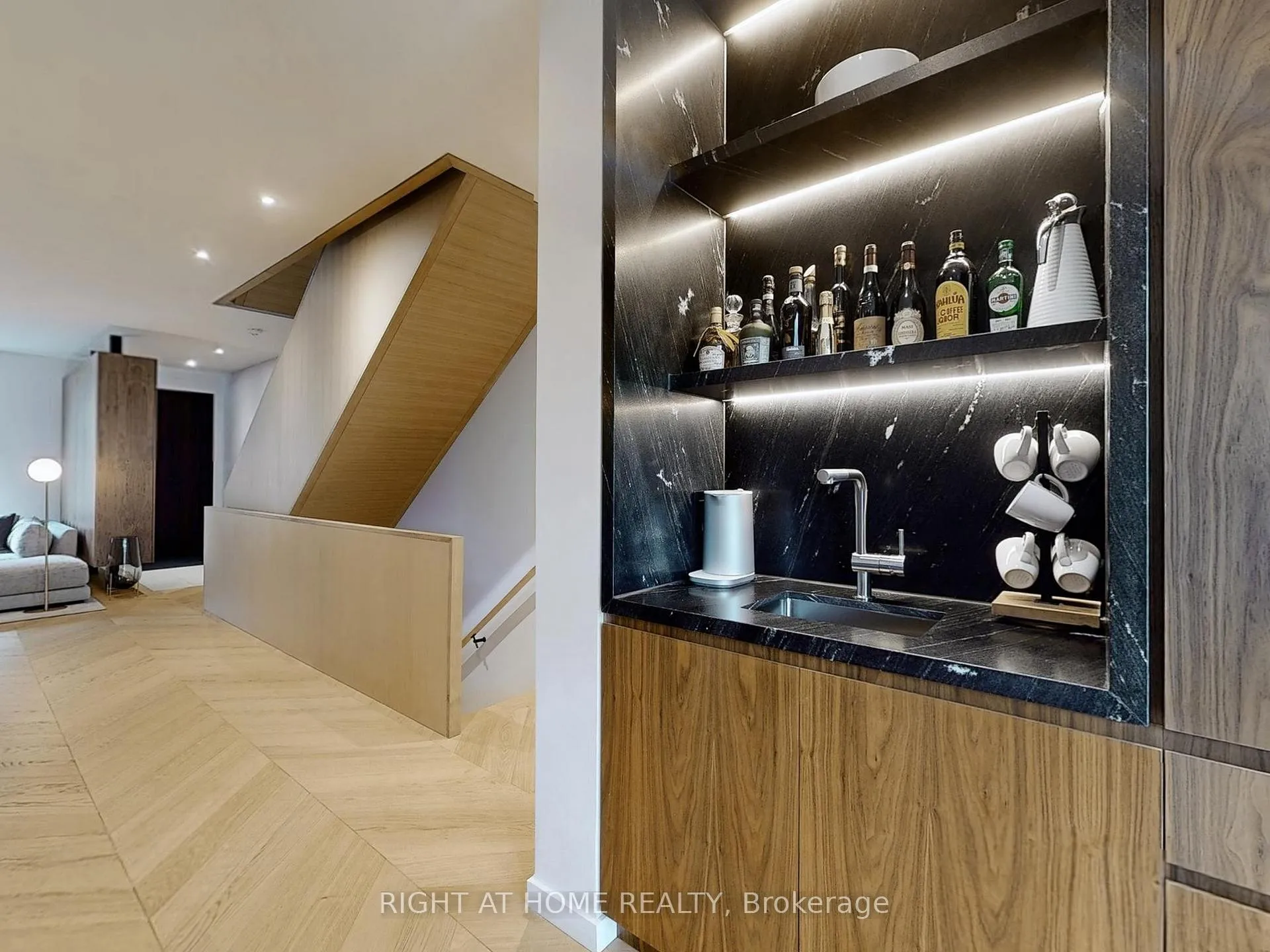 Photo 10 of 15 Durie Street E, Toronto, High Park-Swansea — HOMEH