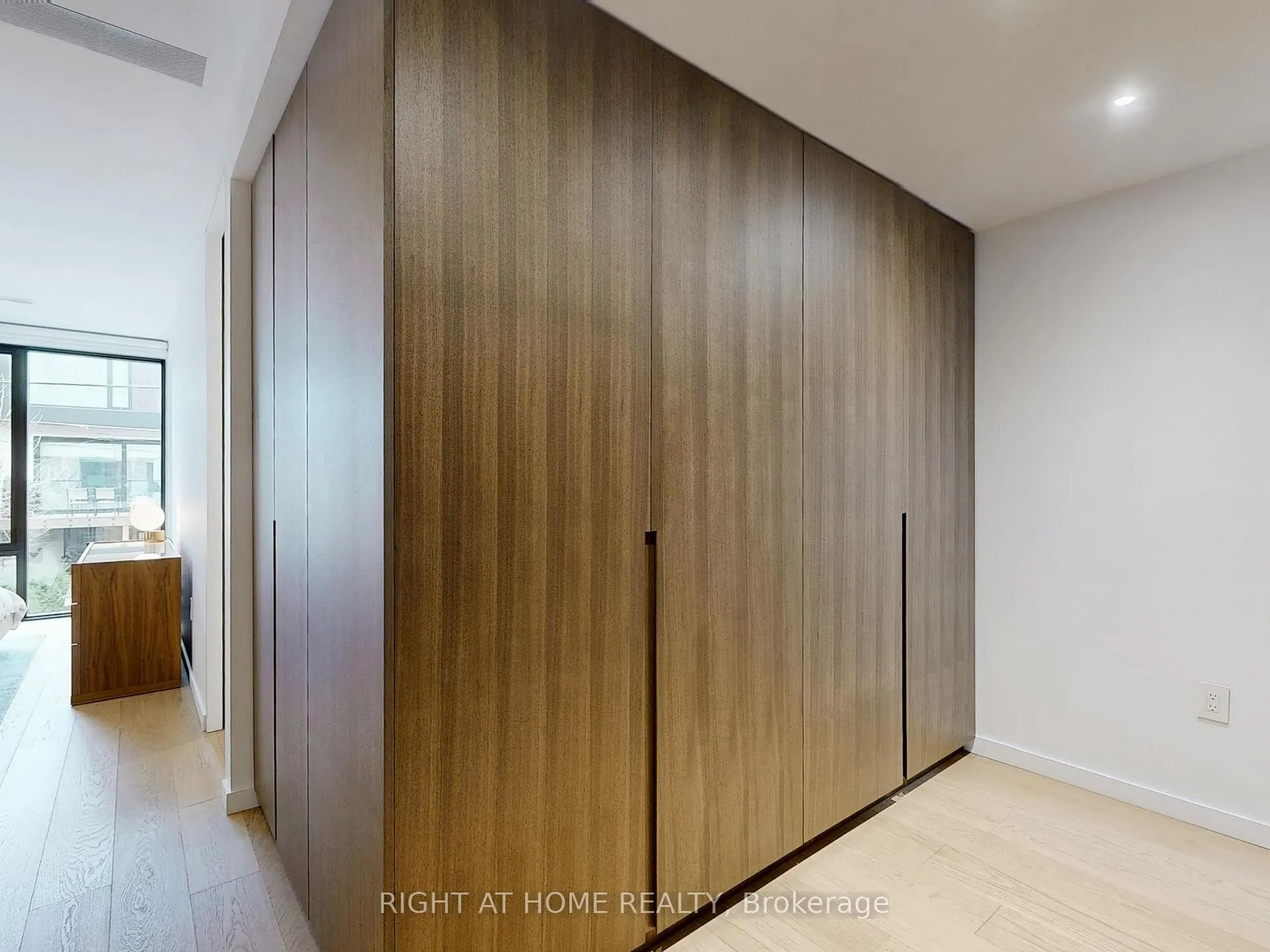 Photo 13 of 15 Durie Street E, Toronto, High Park-Swansea — HOMEH