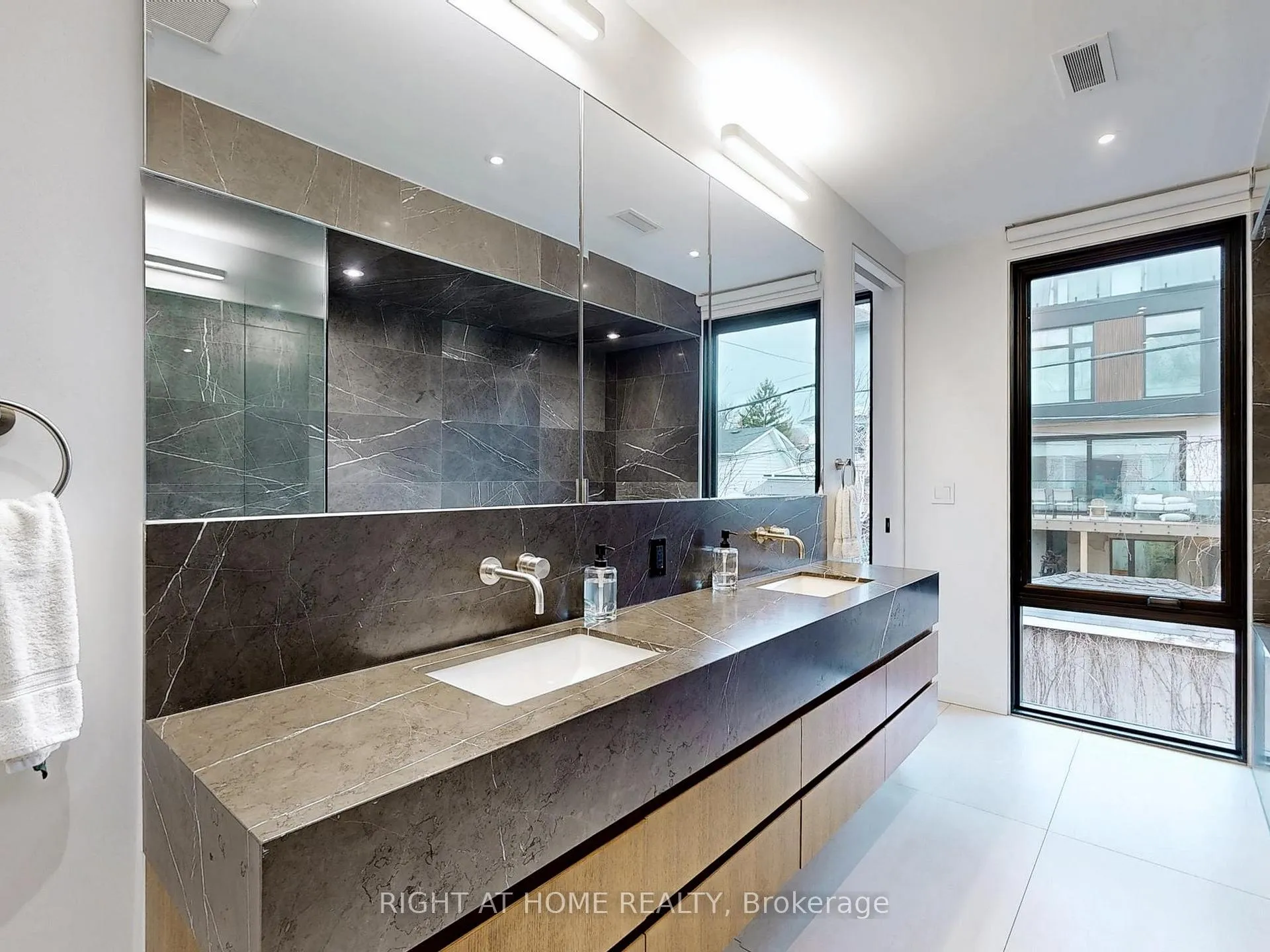 Photo 15 of 15 Durie Street E, Toronto, High Park-Swansea — HOMEH