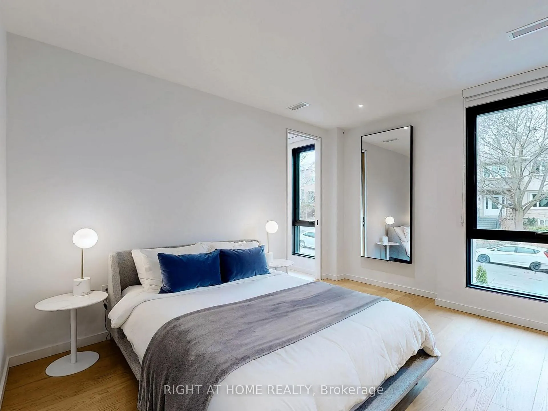 Photo 17 of 15 Durie Street E, Toronto, High Park-Swansea — HOMEH