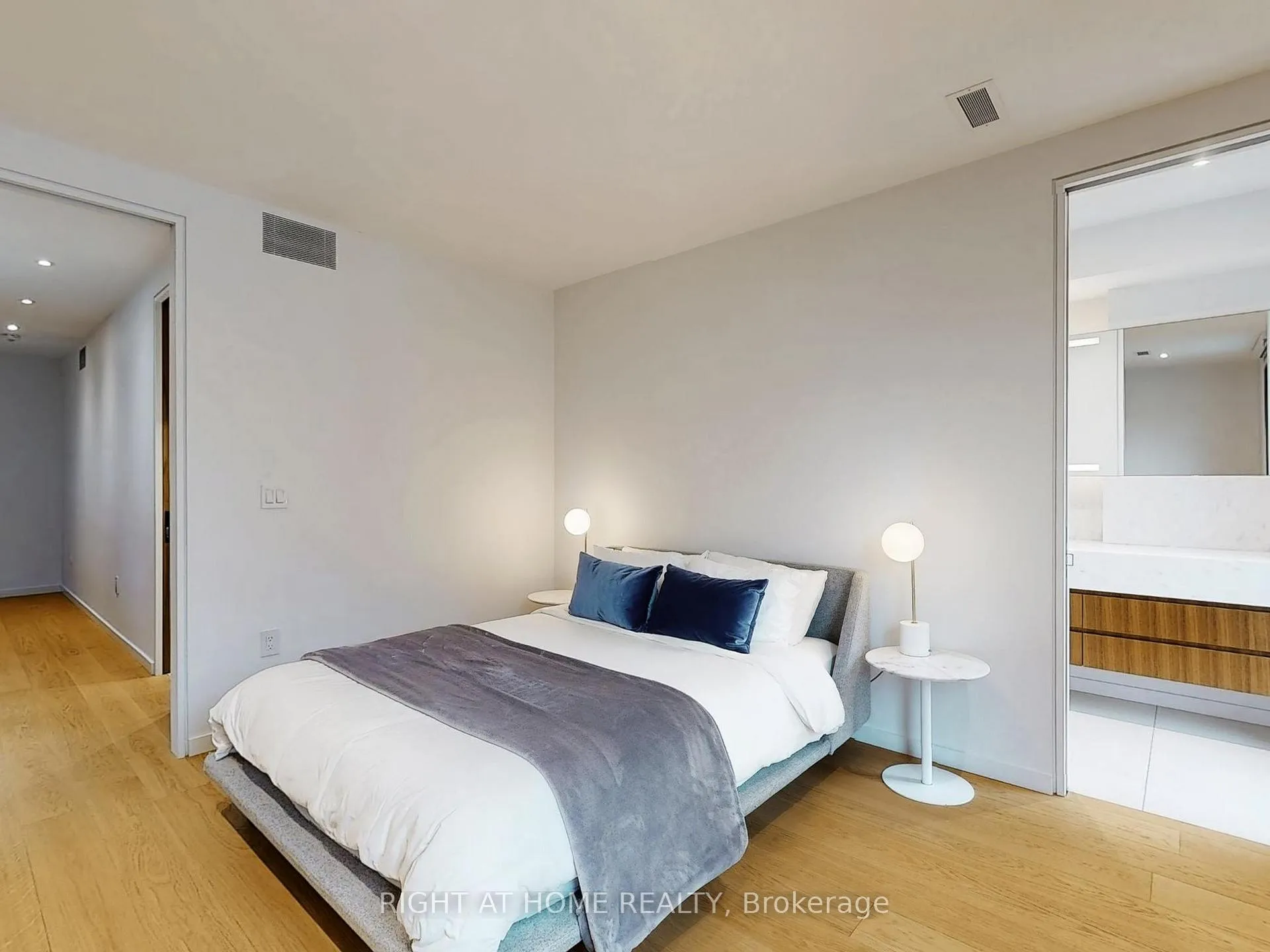 Photo 18 of 15 Durie Street E, Toronto, High Park-Swansea — HOMEH