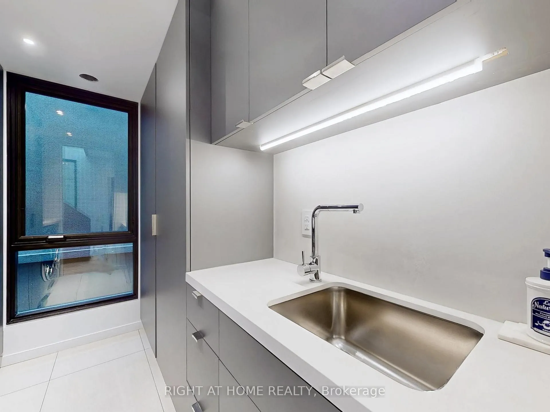 Photo 22 of 15 Durie Street E, Toronto, High Park-Swansea — HOMEH