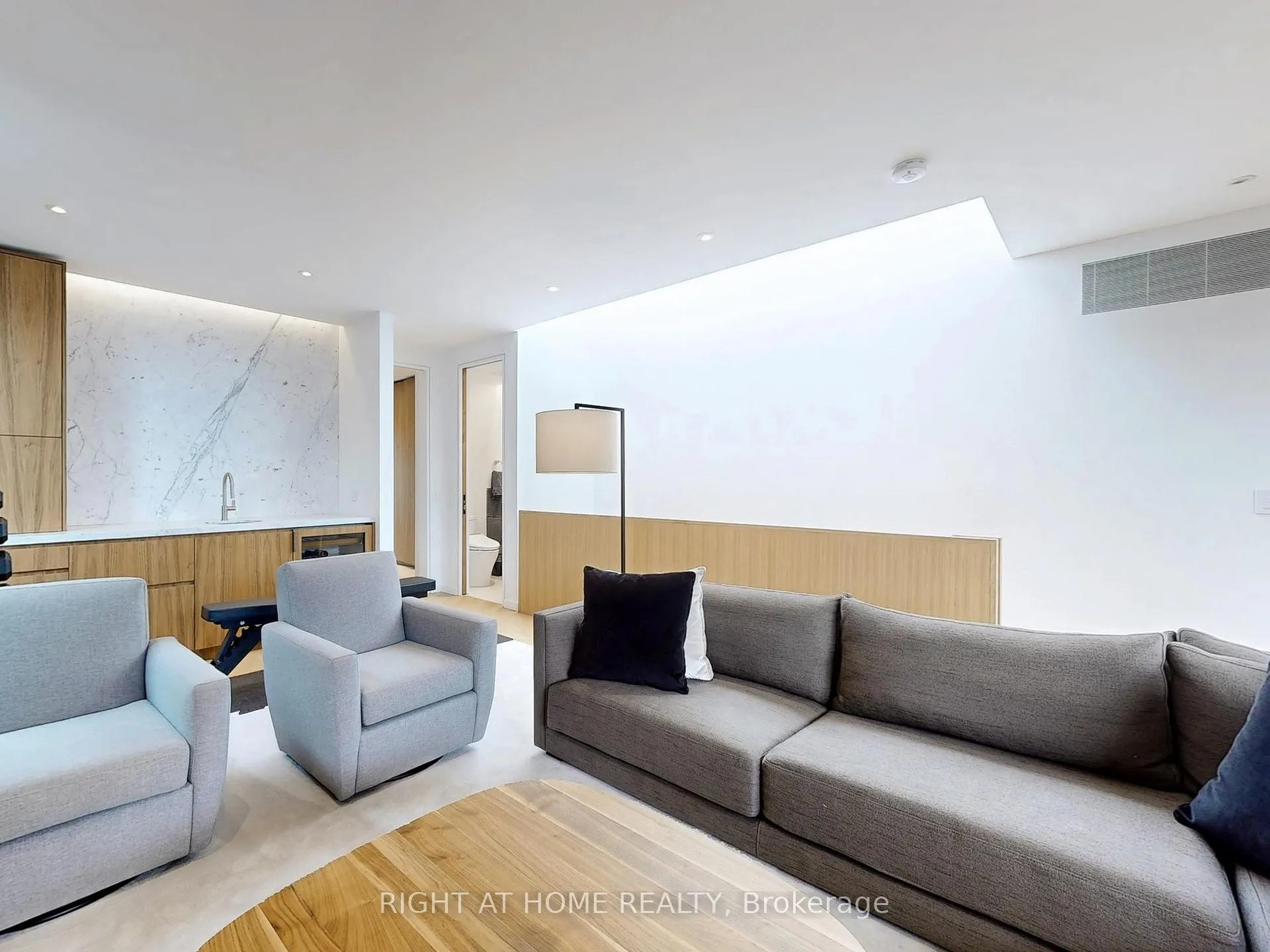 Photo 25 of 15 Durie Street E, Toronto, High Park-Swansea — HOMEH