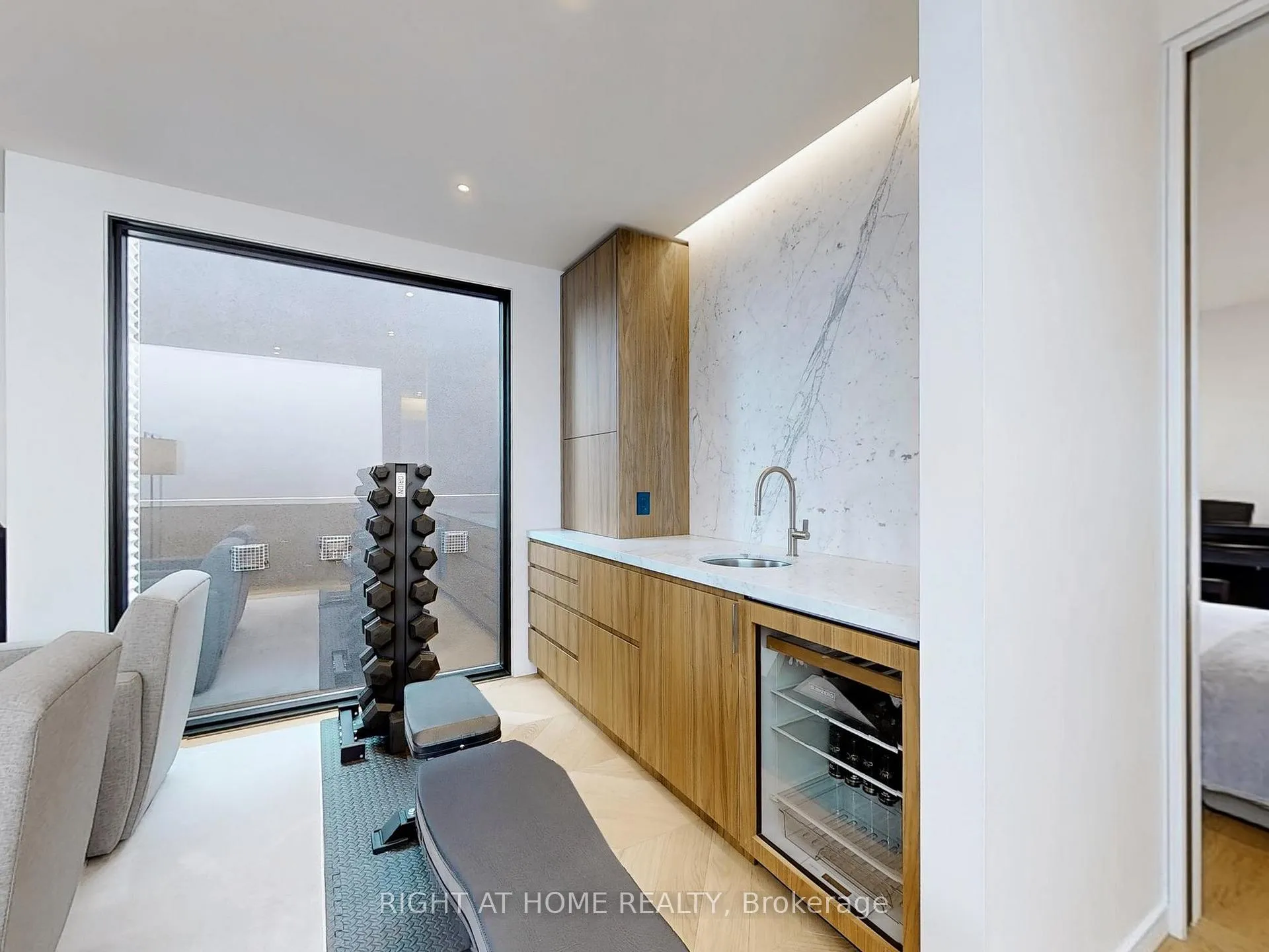 Photo 27 of 15 Durie Street E, Toronto, High Park-Swansea — HOMEH