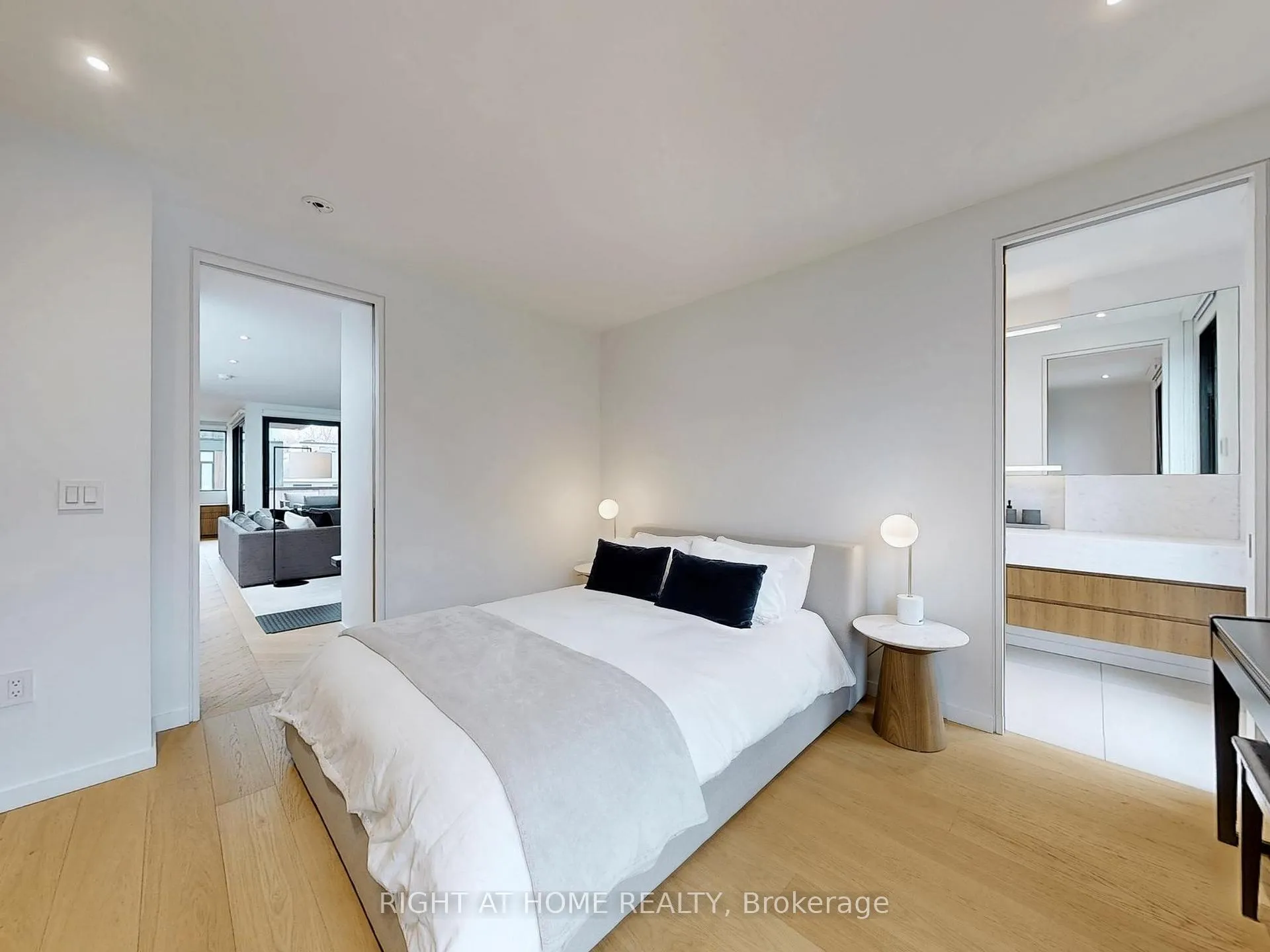 Photo 28 of 15 Durie Street E, Toronto, High Park-Swansea — HOMEH