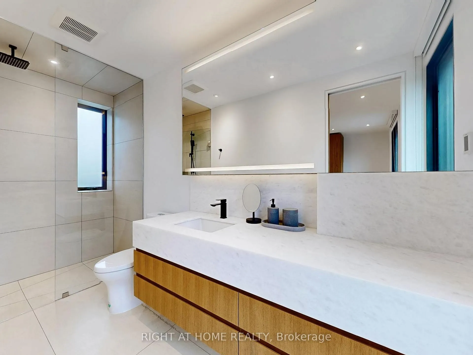 Photo 29 of 15 Durie Street E, Toronto, High Park-Swansea — HOMEH