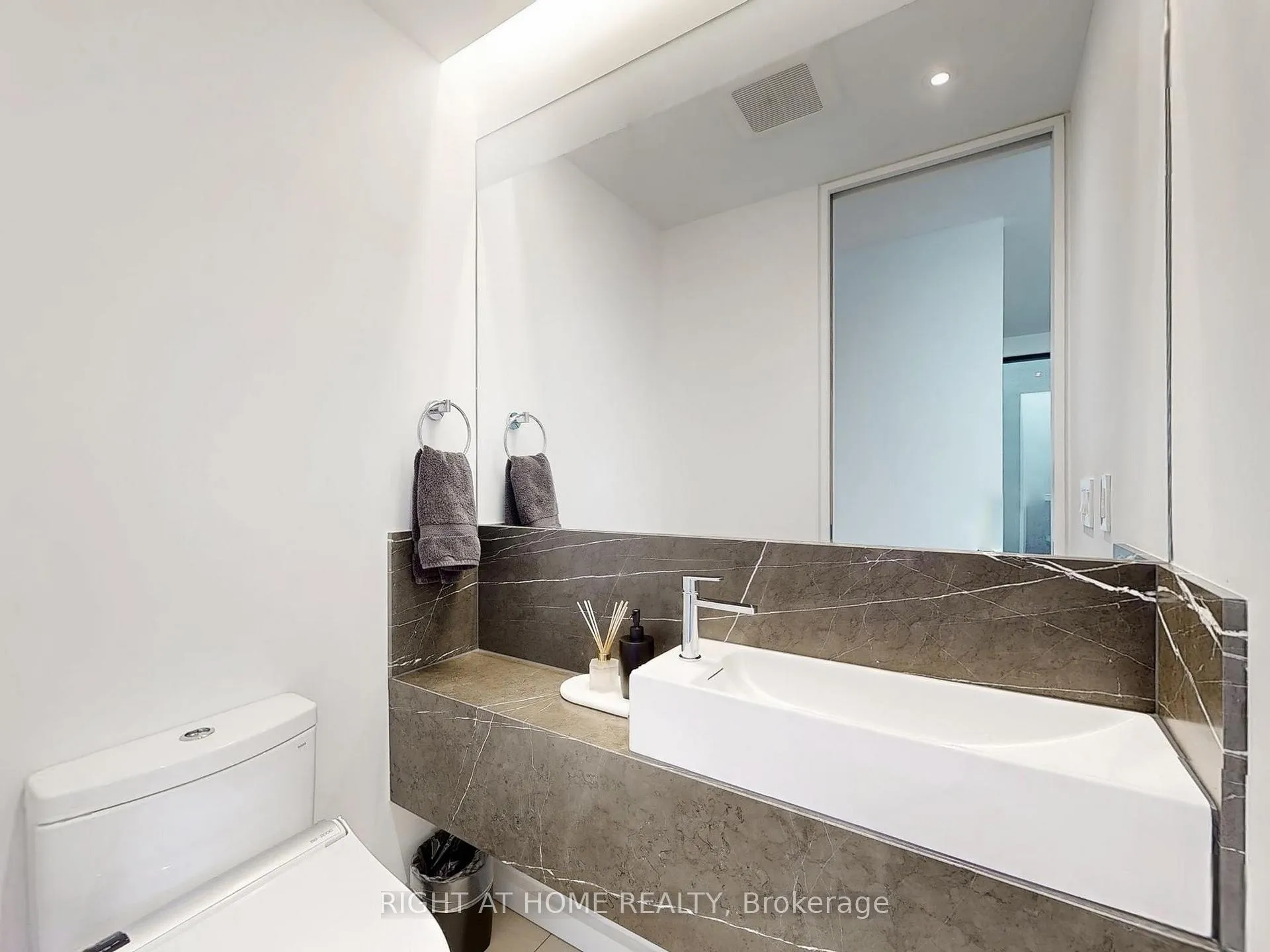 Photo 30 of 15 Durie Street E, Toronto, High Park-Swansea — HOMEH