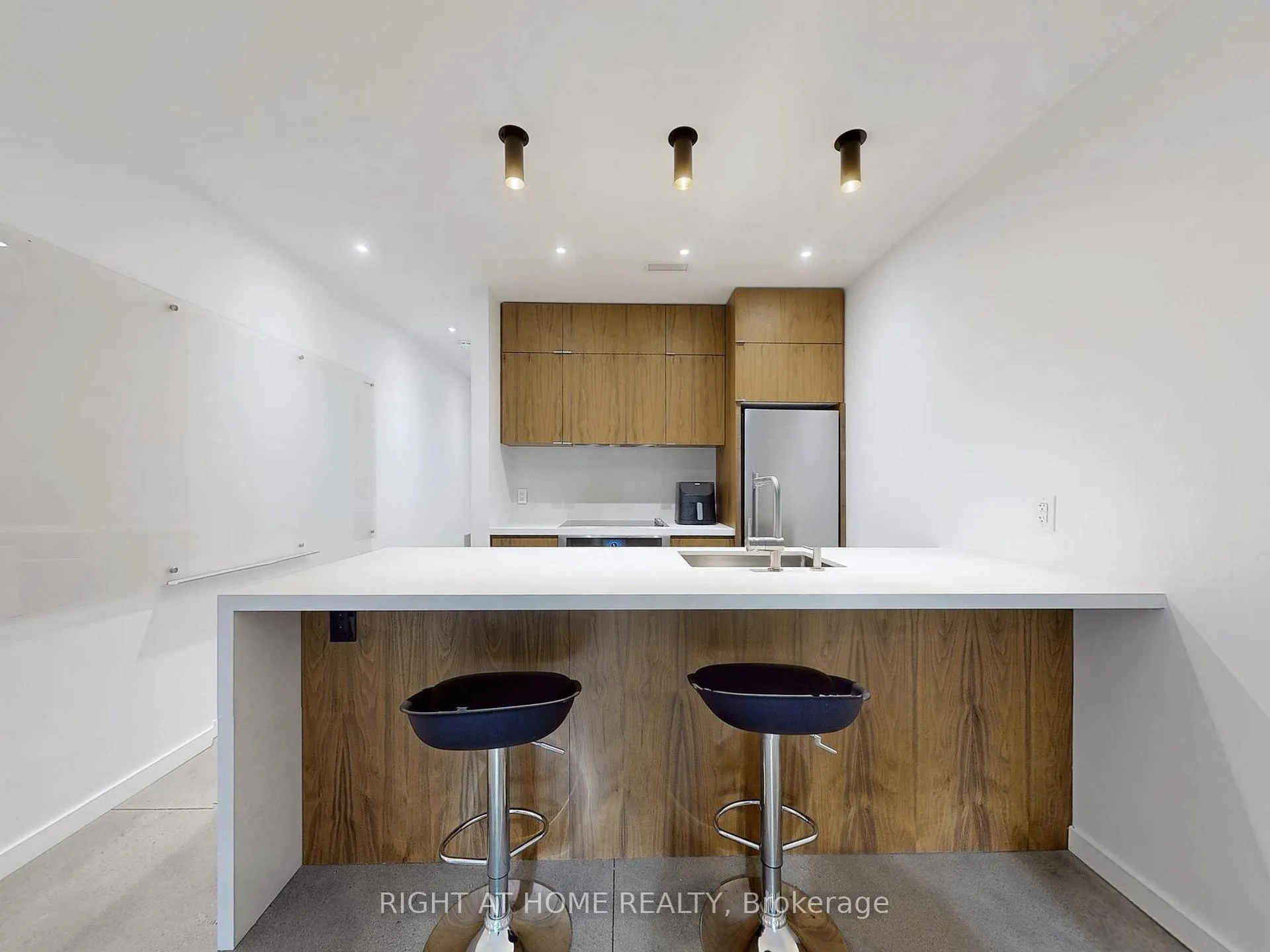 Photo 34 of 15 Durie Street E, Toronto, High Park-Swansea — HOMEH
