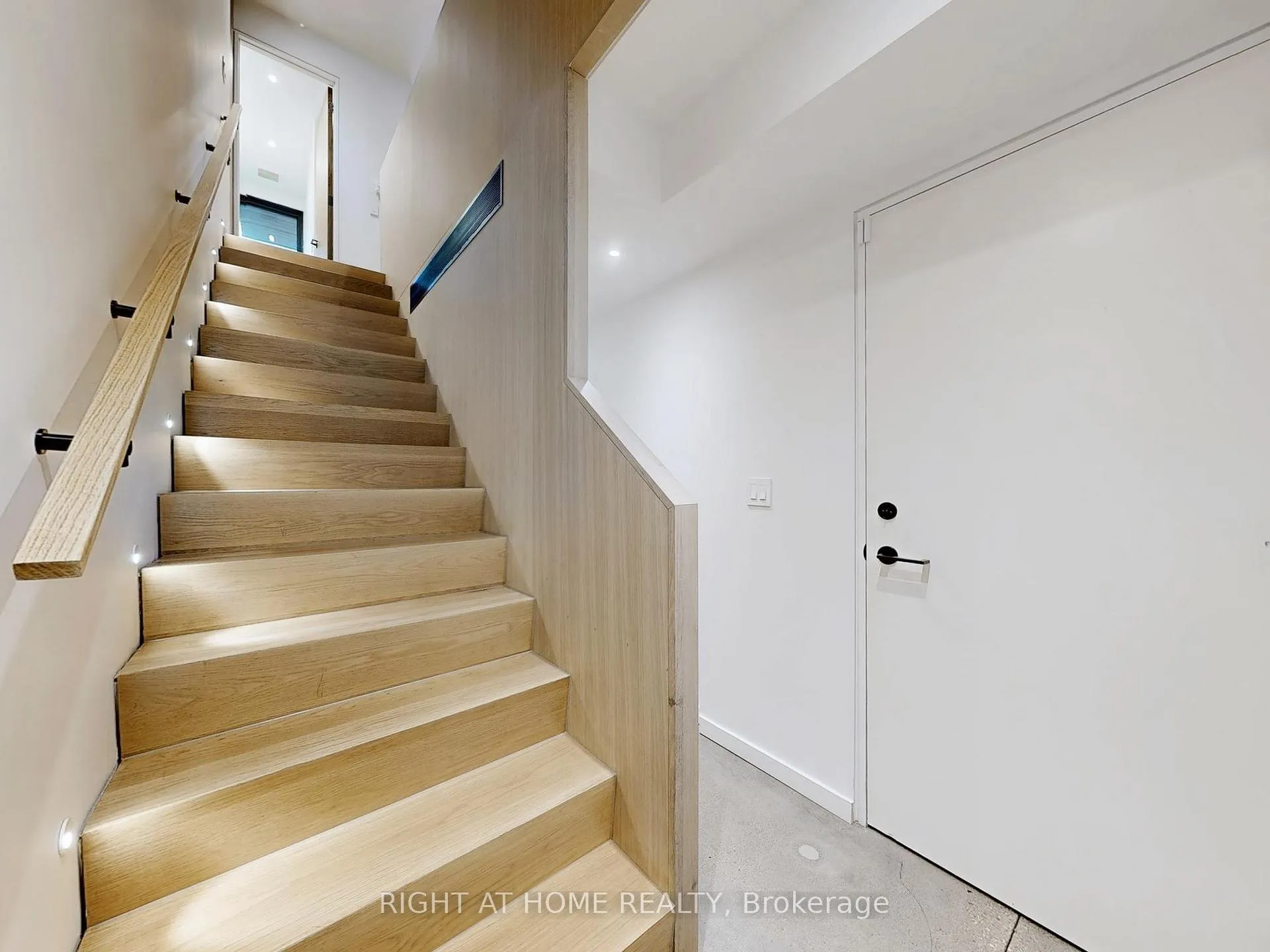 Photo 39 of 15 Durie Street E, Toronto, High Park-Swansea — HOMEH