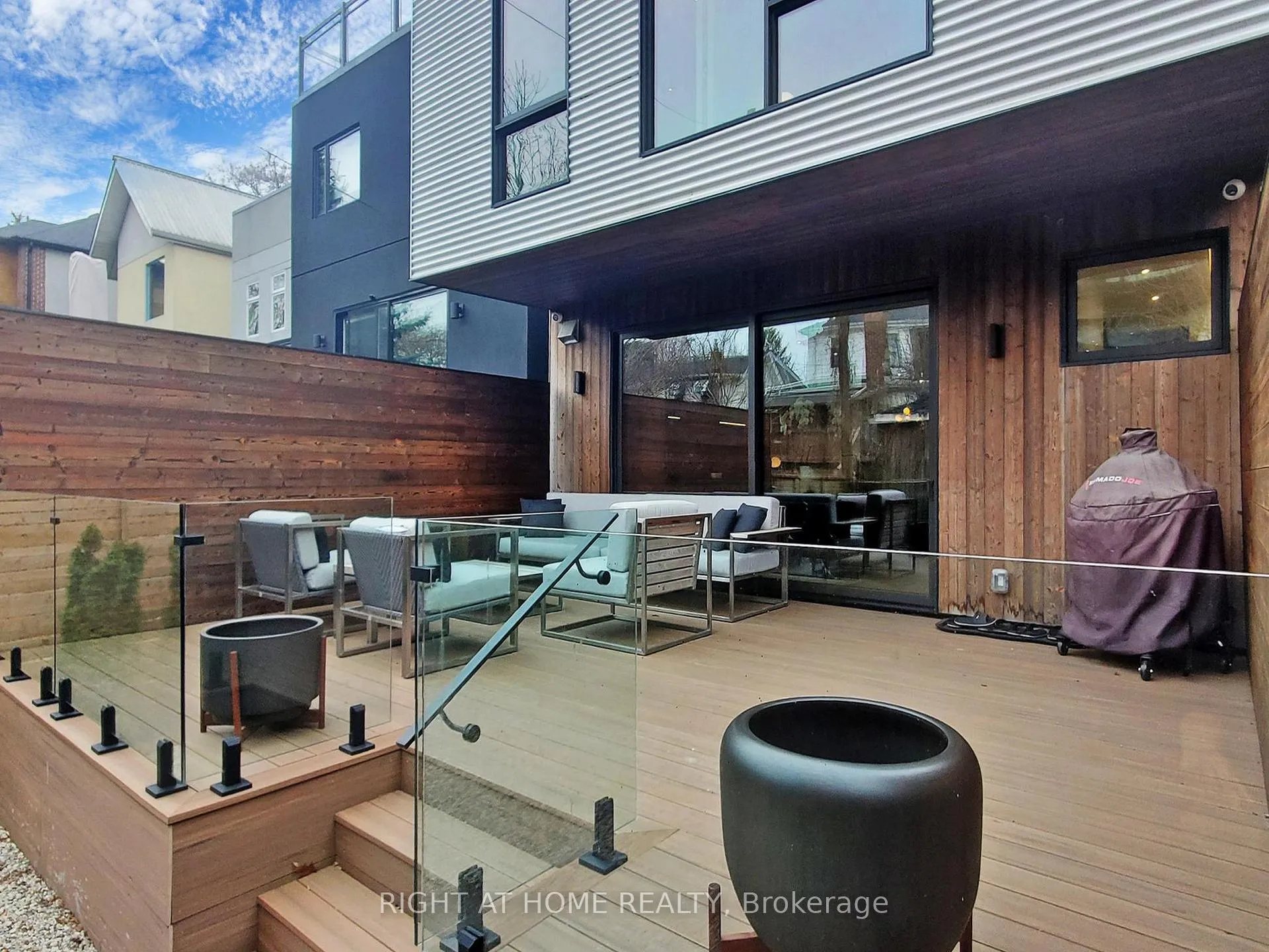 Photo 42 of 15 Durie Street E, Toronto, High Park-Swansea — HOMEH