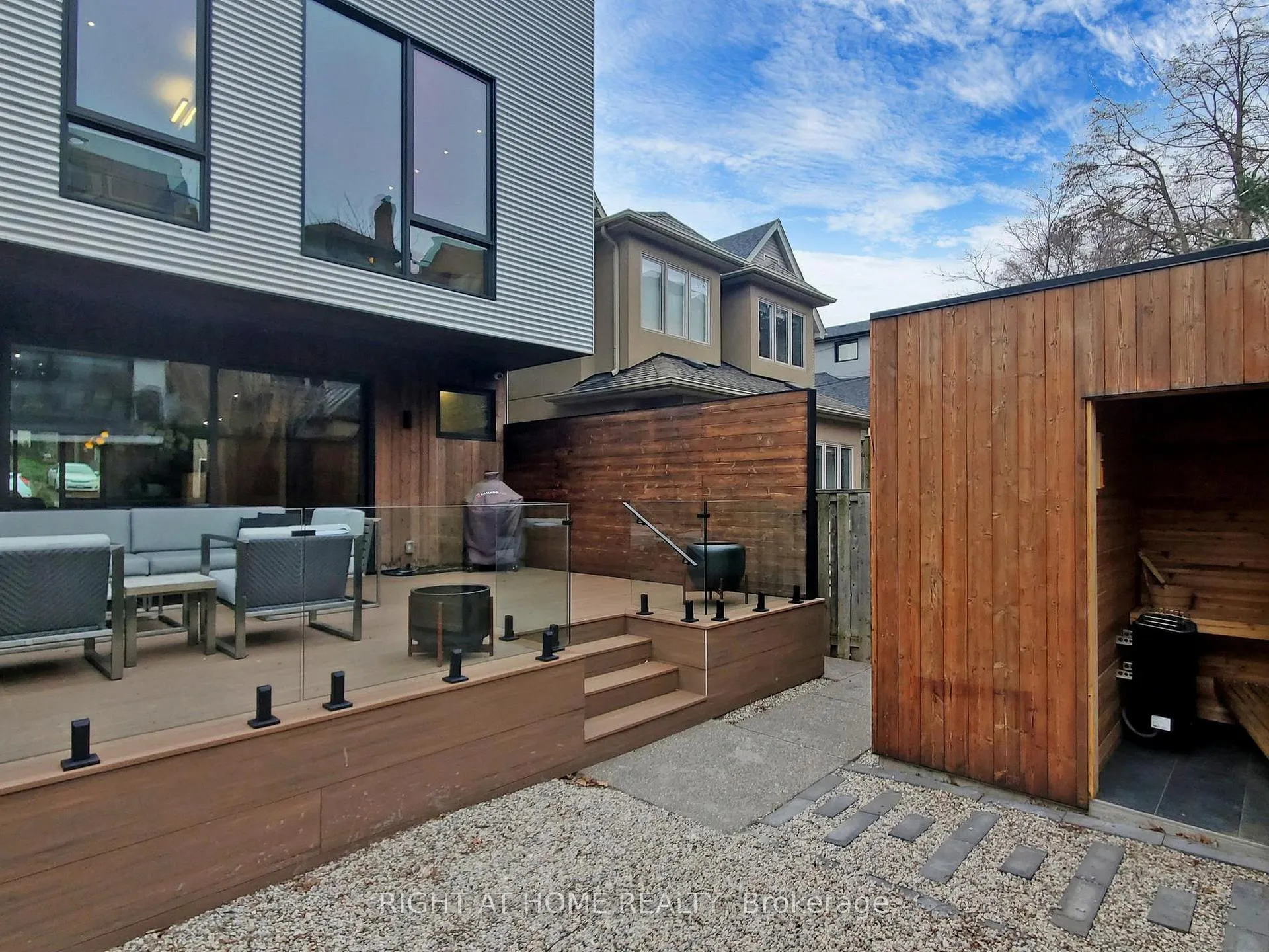 Photo 43 of 15 Durie Street E, Toronto, High Park-Swansea — HOMEH
