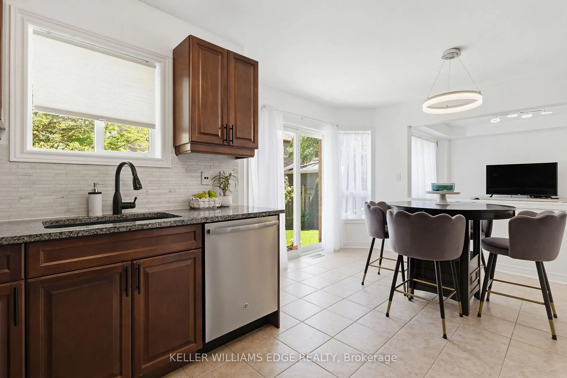 Photo 10 of 5398 Langford Road, Burlington, Orchard — HOMEH