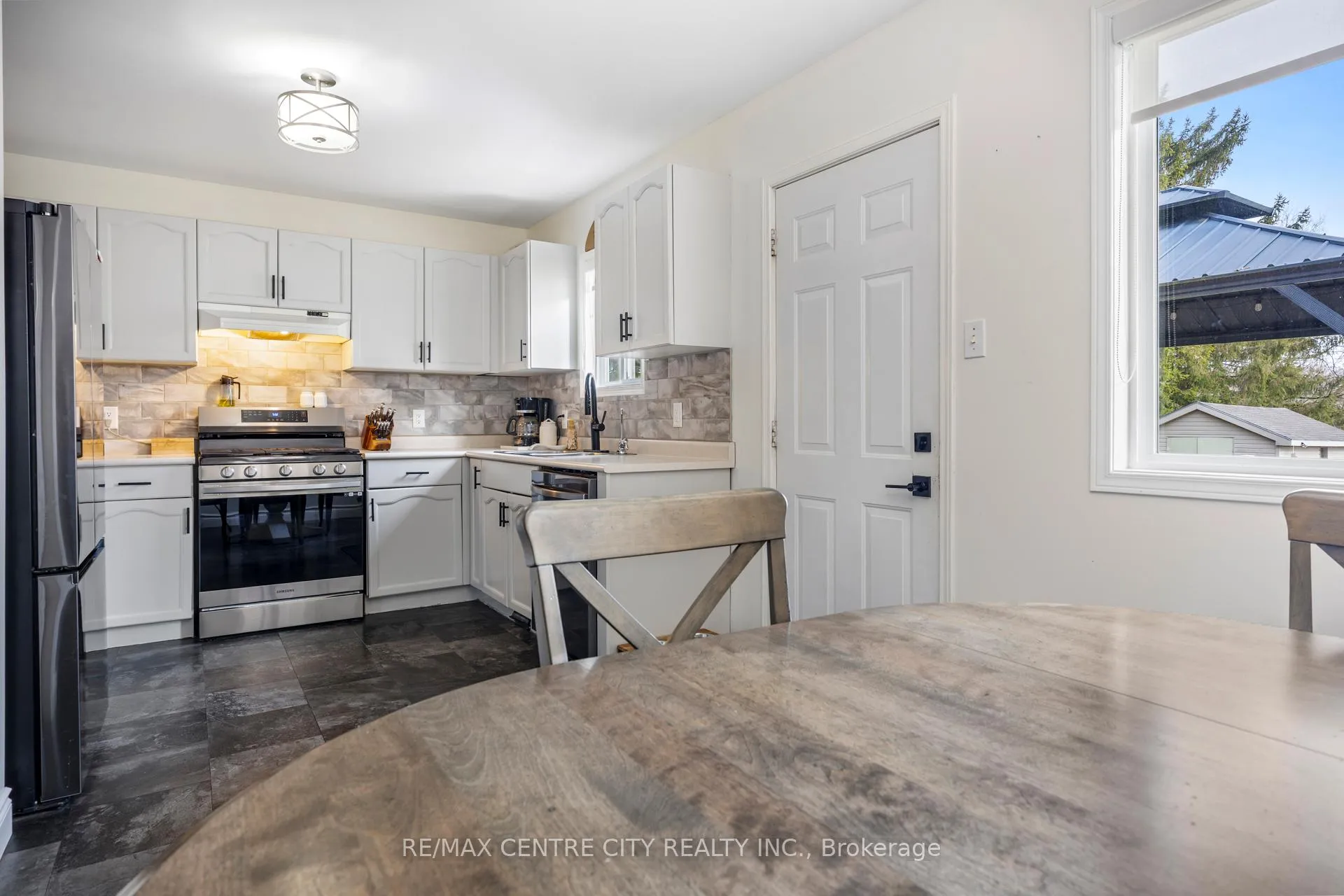 Photo 6 of 2623 Avon Drive, Malahide, Rural Malahide — HOMEH