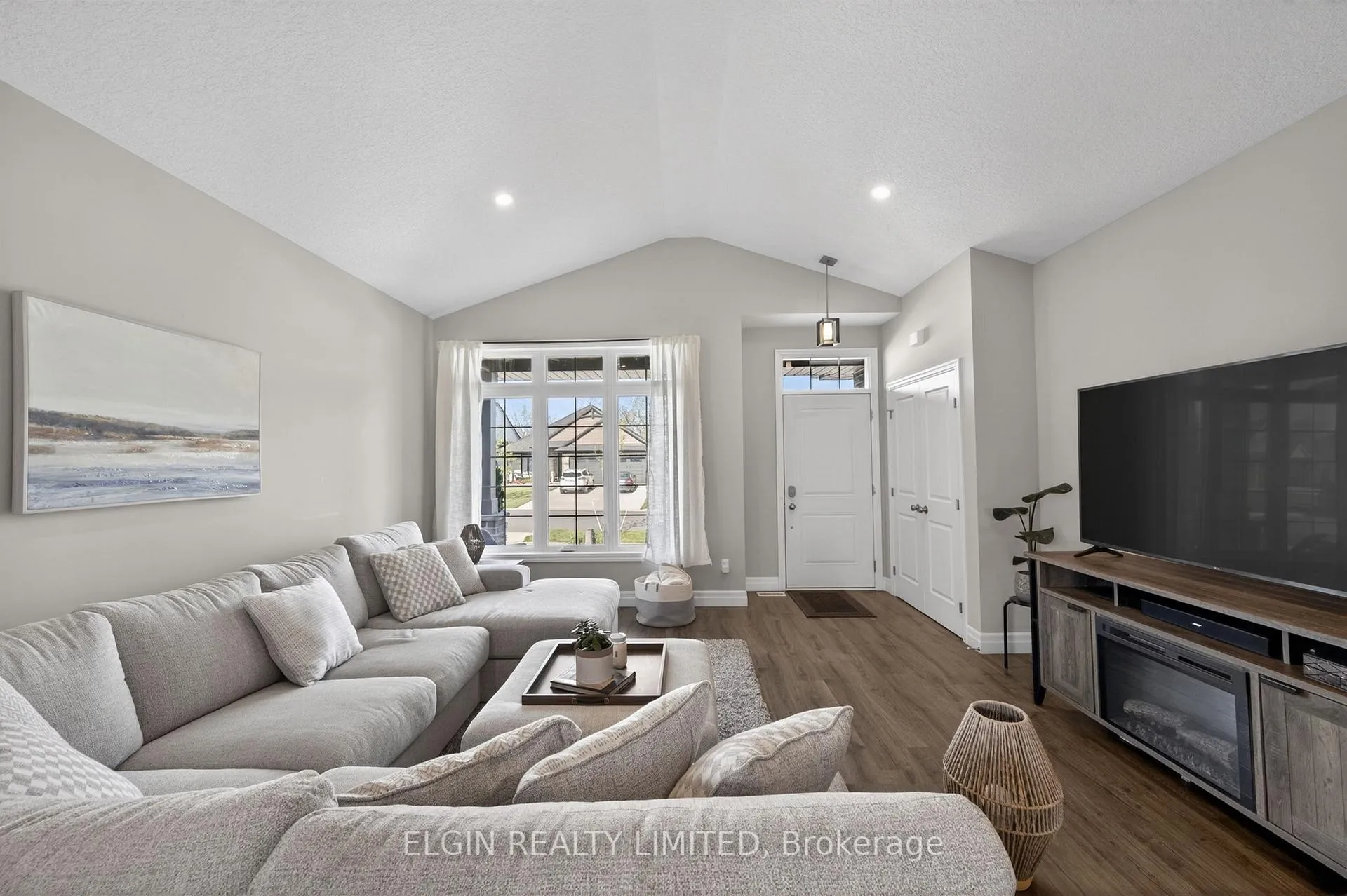 Photo 12 of 6 Royal Dornoch Drive, St. Thomas — HOMEH