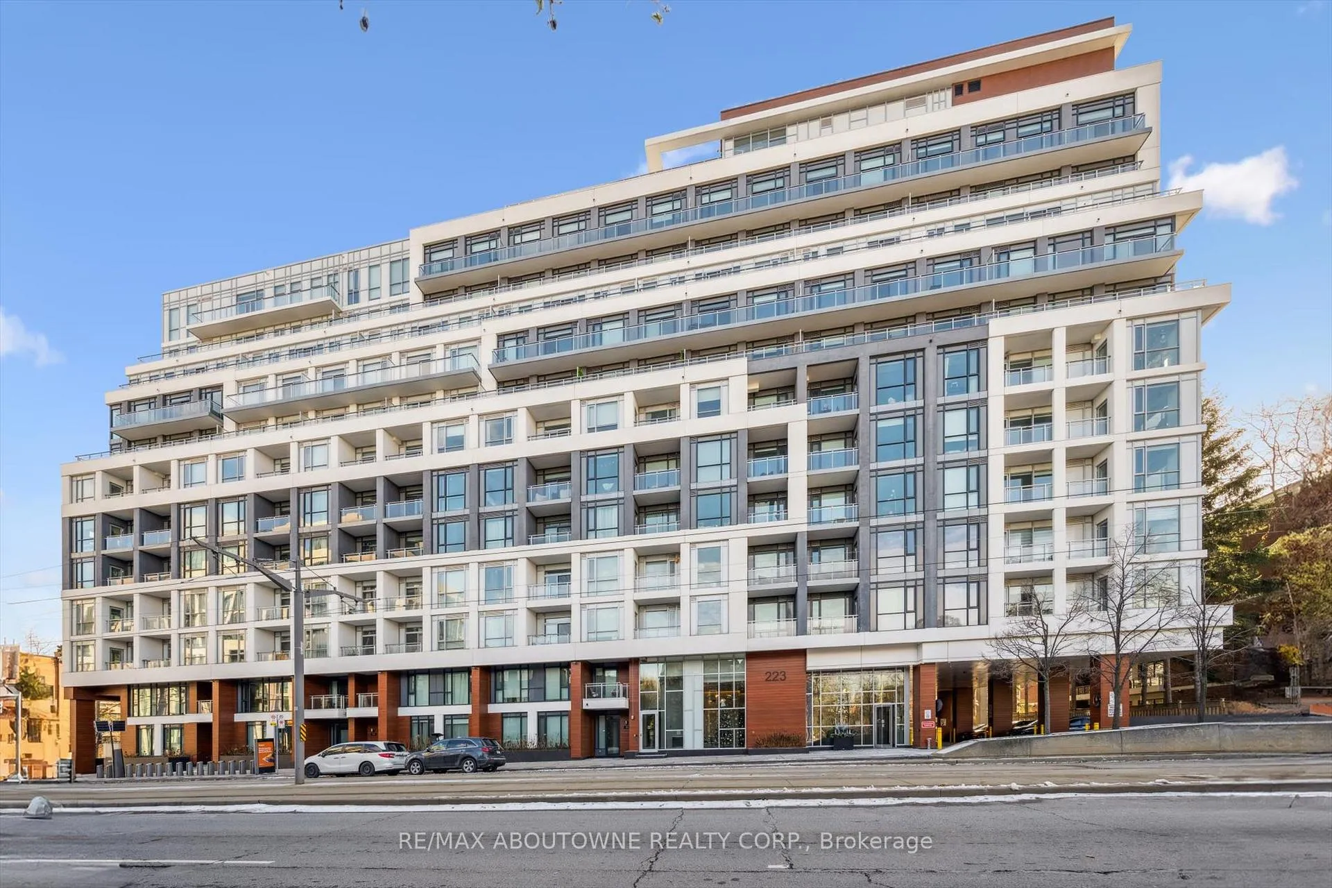 Front of Unit 317, 223 St Clair Avenue W