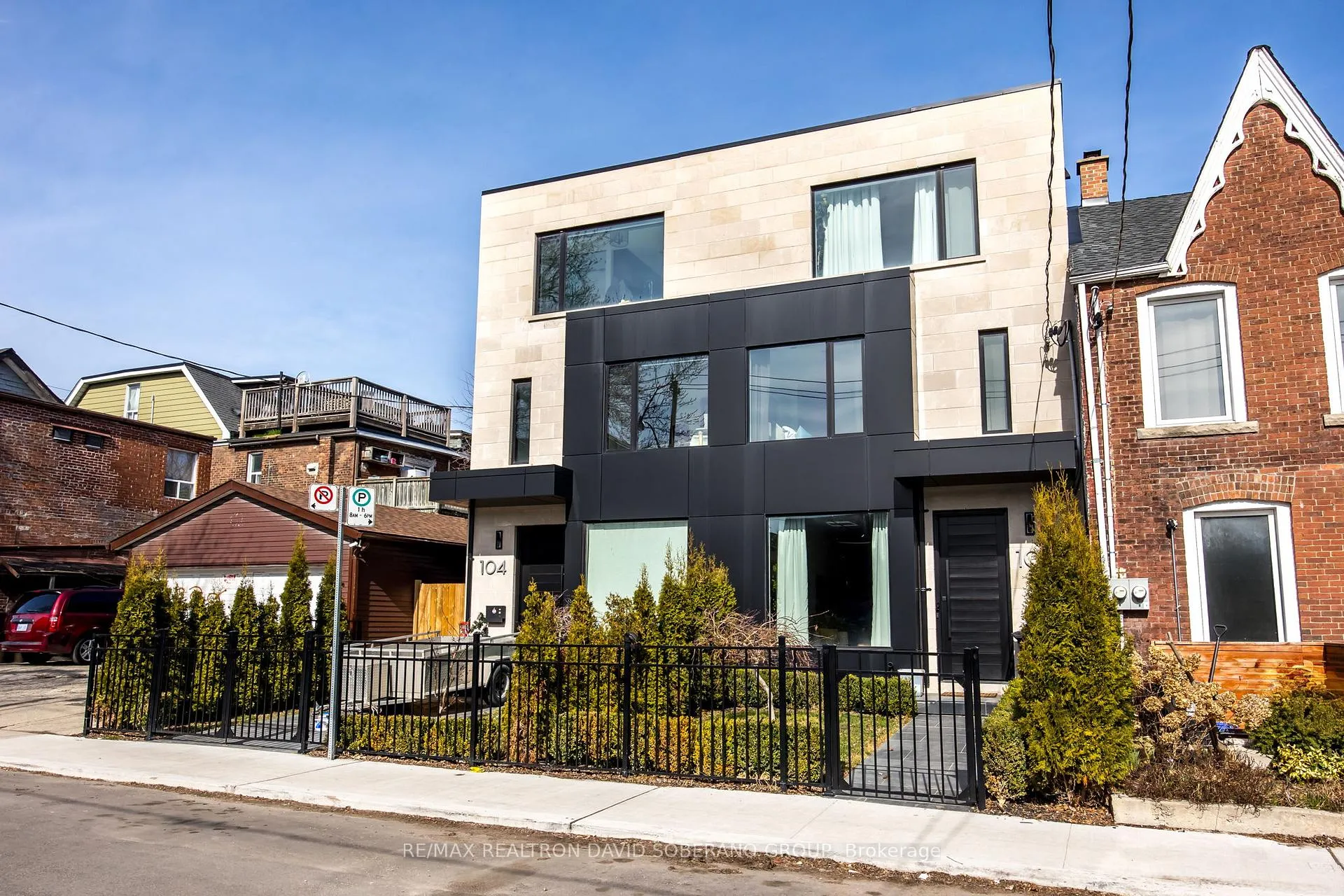 Photo 3 of 102 Ulster Street, Toronto, University — HOMEH