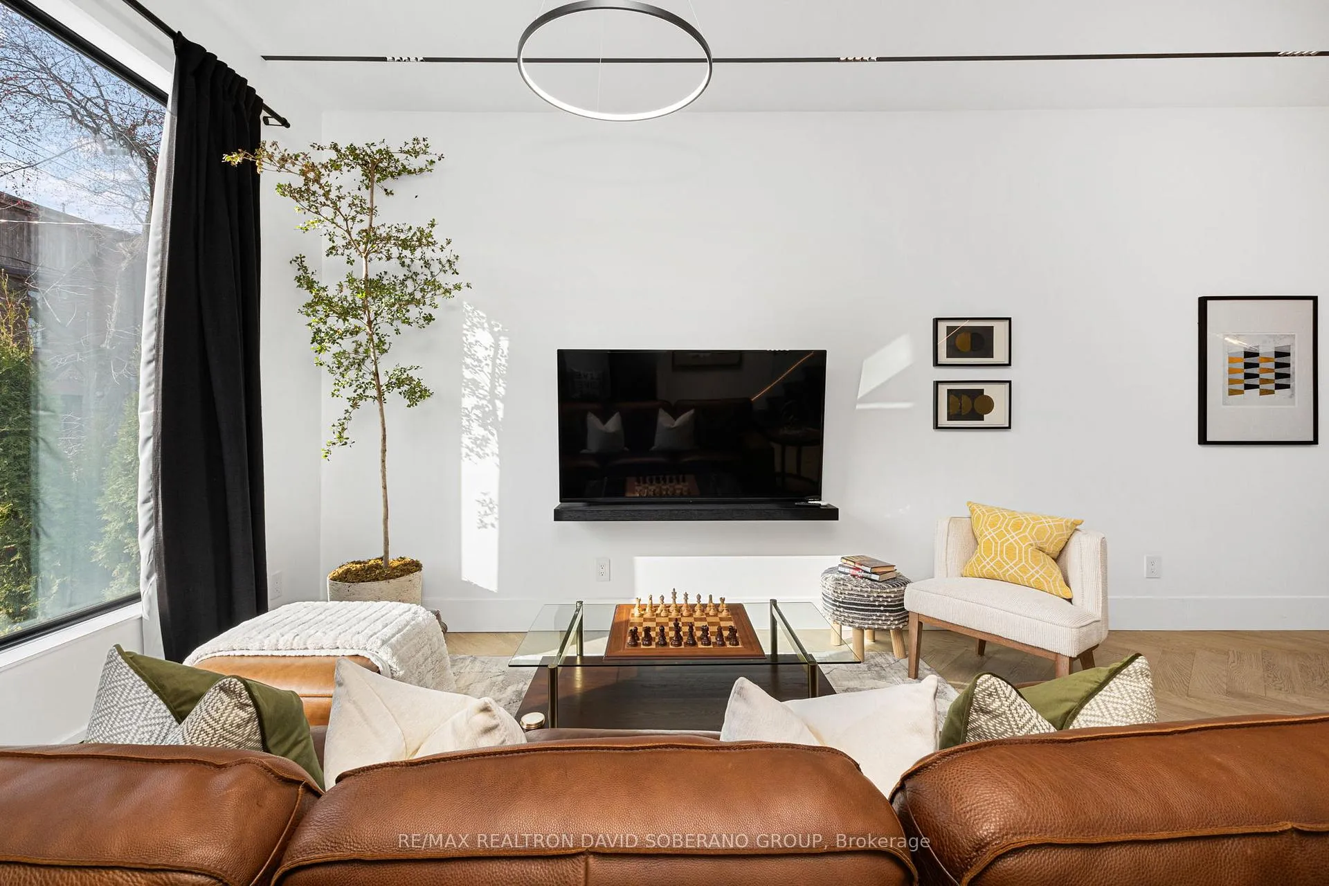 Photo 5 of 102 Ulster Street, Toronto, University — HOMEH