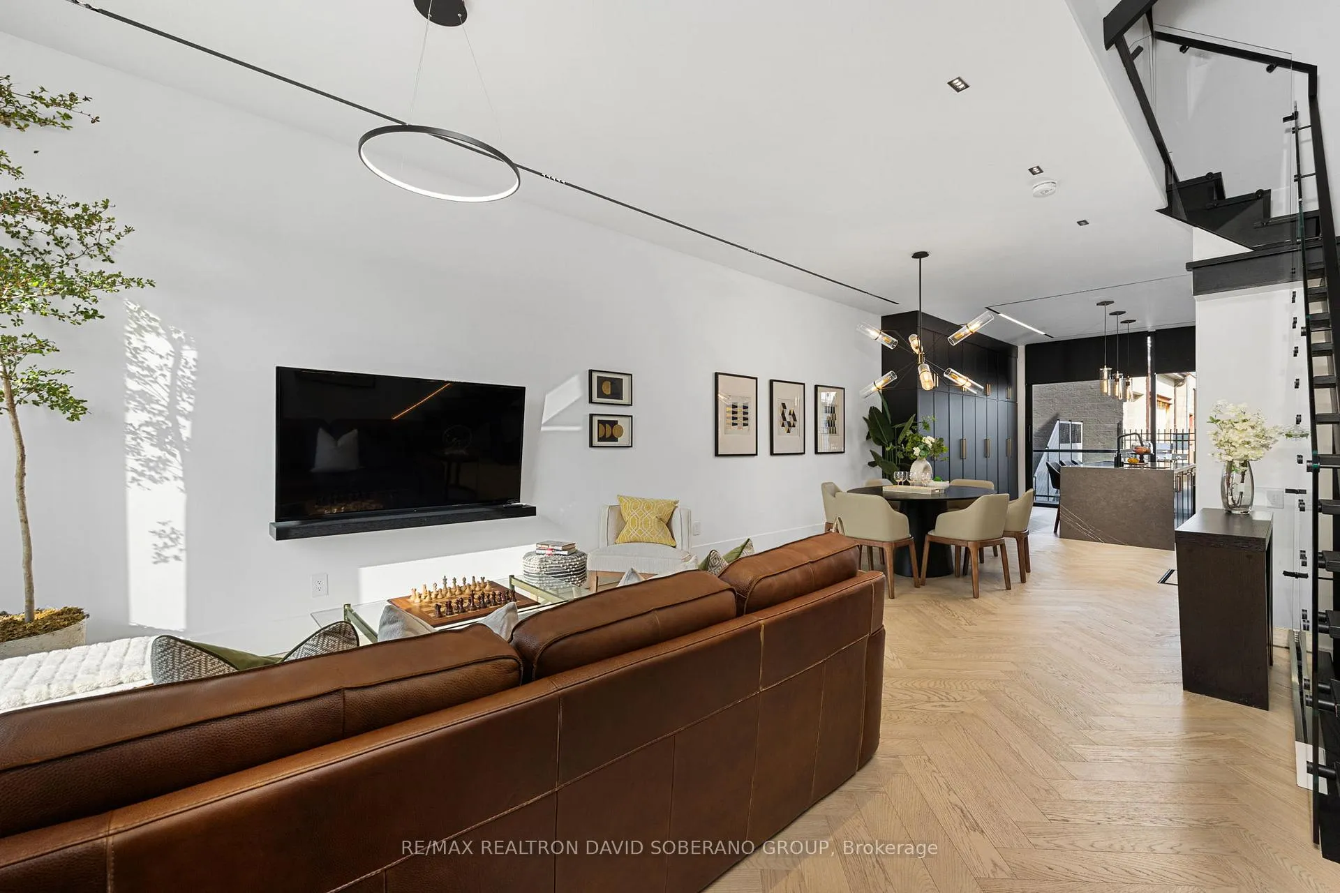 Photo 7 of 102 Ulster Street, Toronto, University — HOMEH