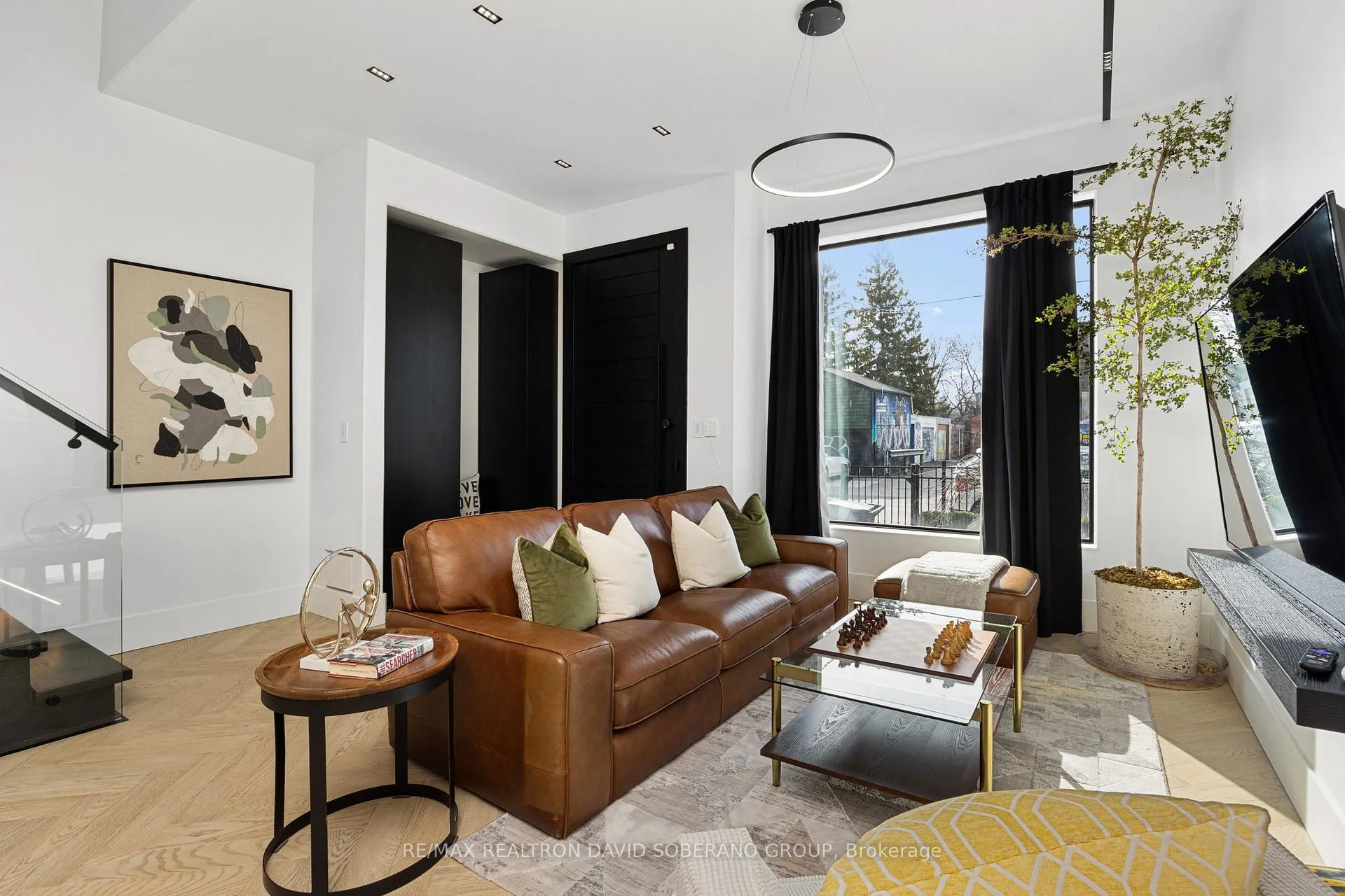 Photo 8 of 102 Ulster Street, Toronto, University — HOMEH