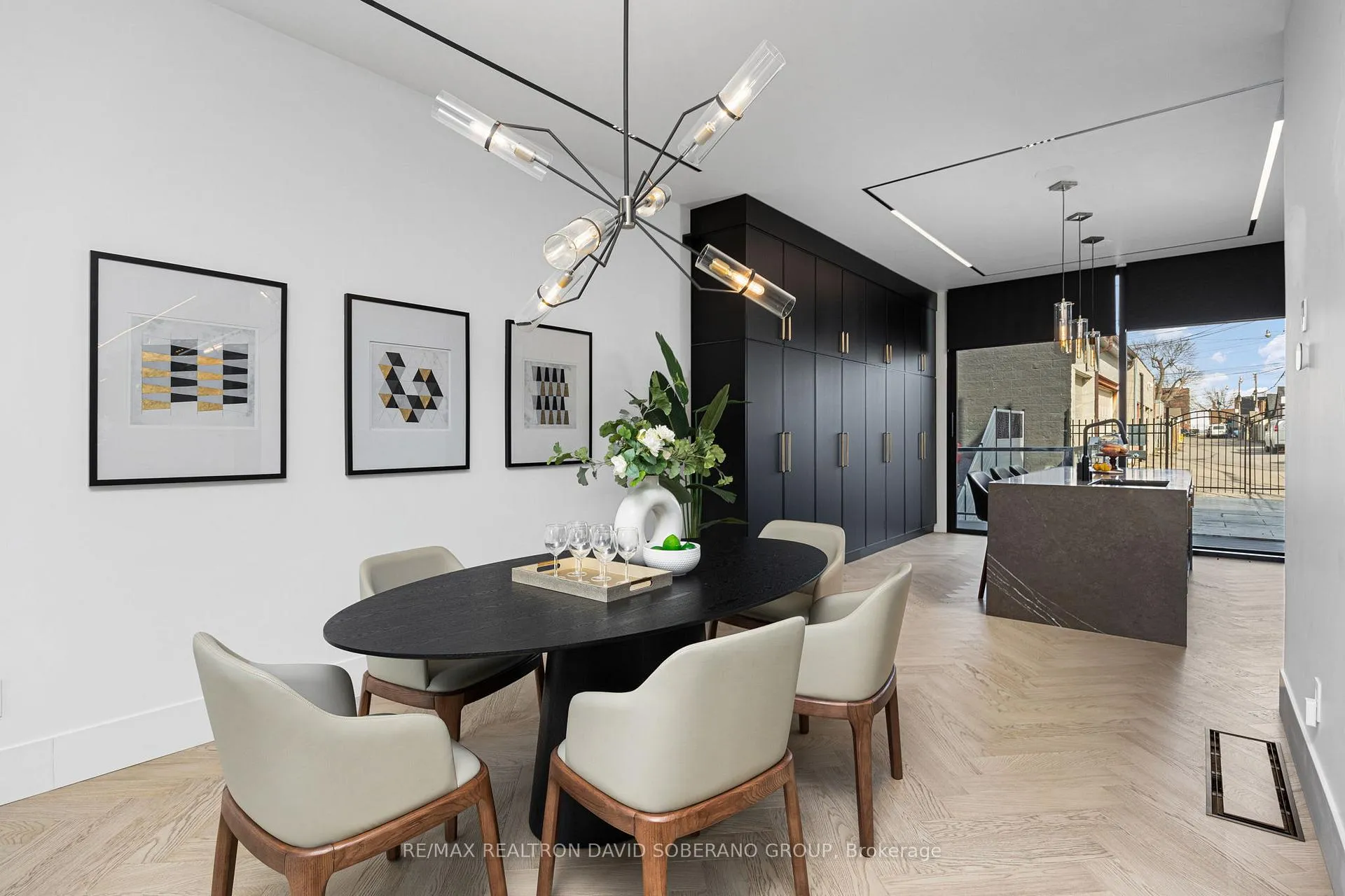Photo 9 of 102 Ulster Street, Toronto, University — HOMEH