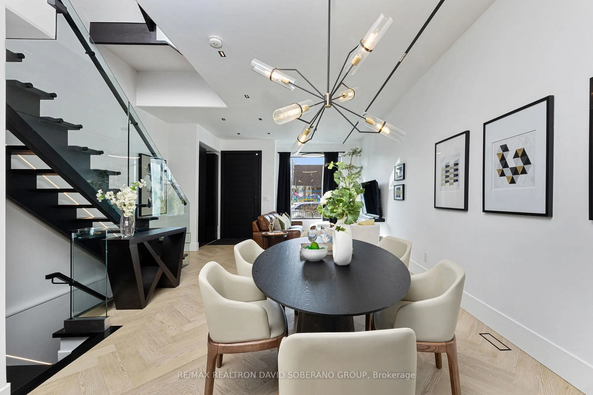 Photo 11 of 102 Ulster Street, Toronto, University — HOMEH