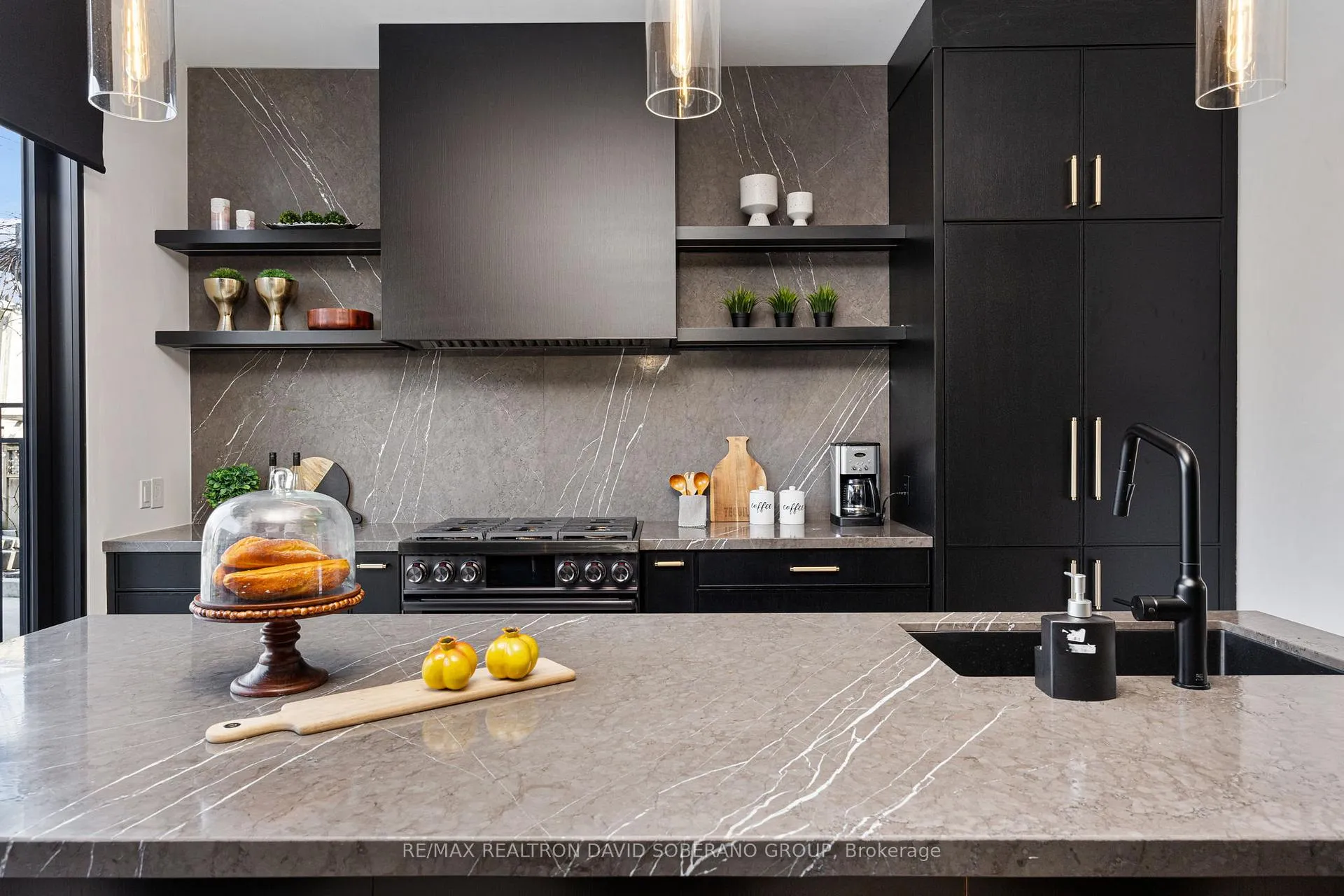 Photo 16 of 102 Ulster Street, Toronto, University — HOMEH