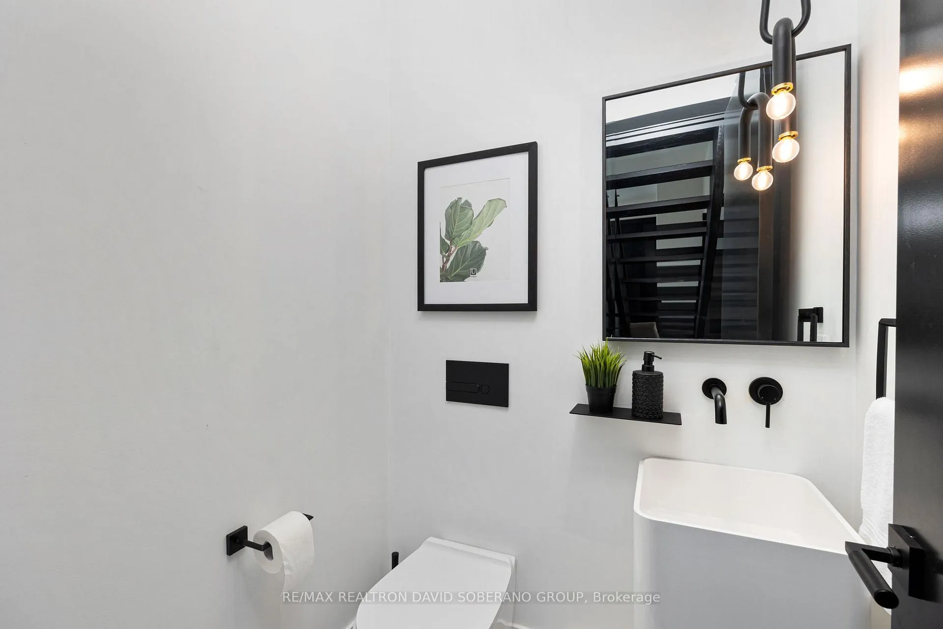 Photo 17 of 102 Ulster Street, Toronto, University — HOMEH