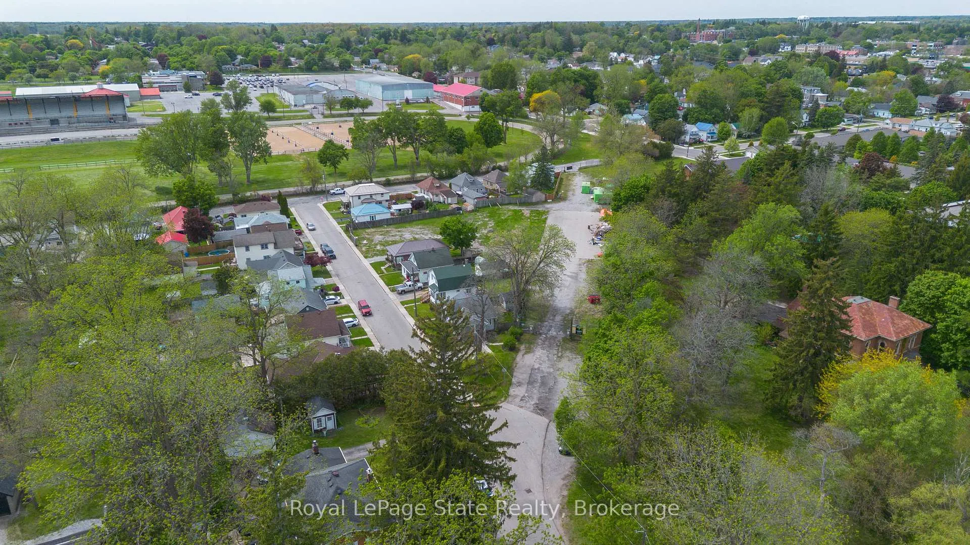 Photo 12 of 9 James Street, Norfolk, Simcoe — HOMEH