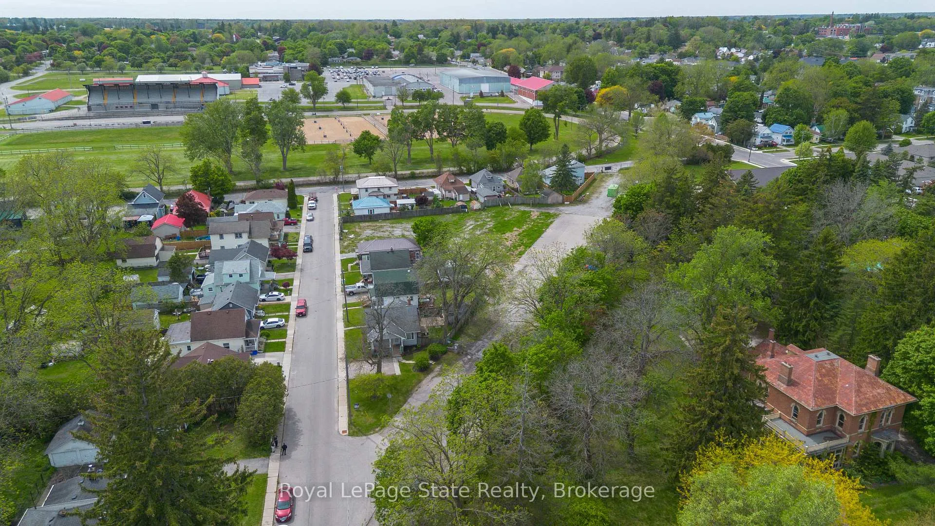 Photo 13 of 9 James Street, Norfolk, Simcoe — HOMEH