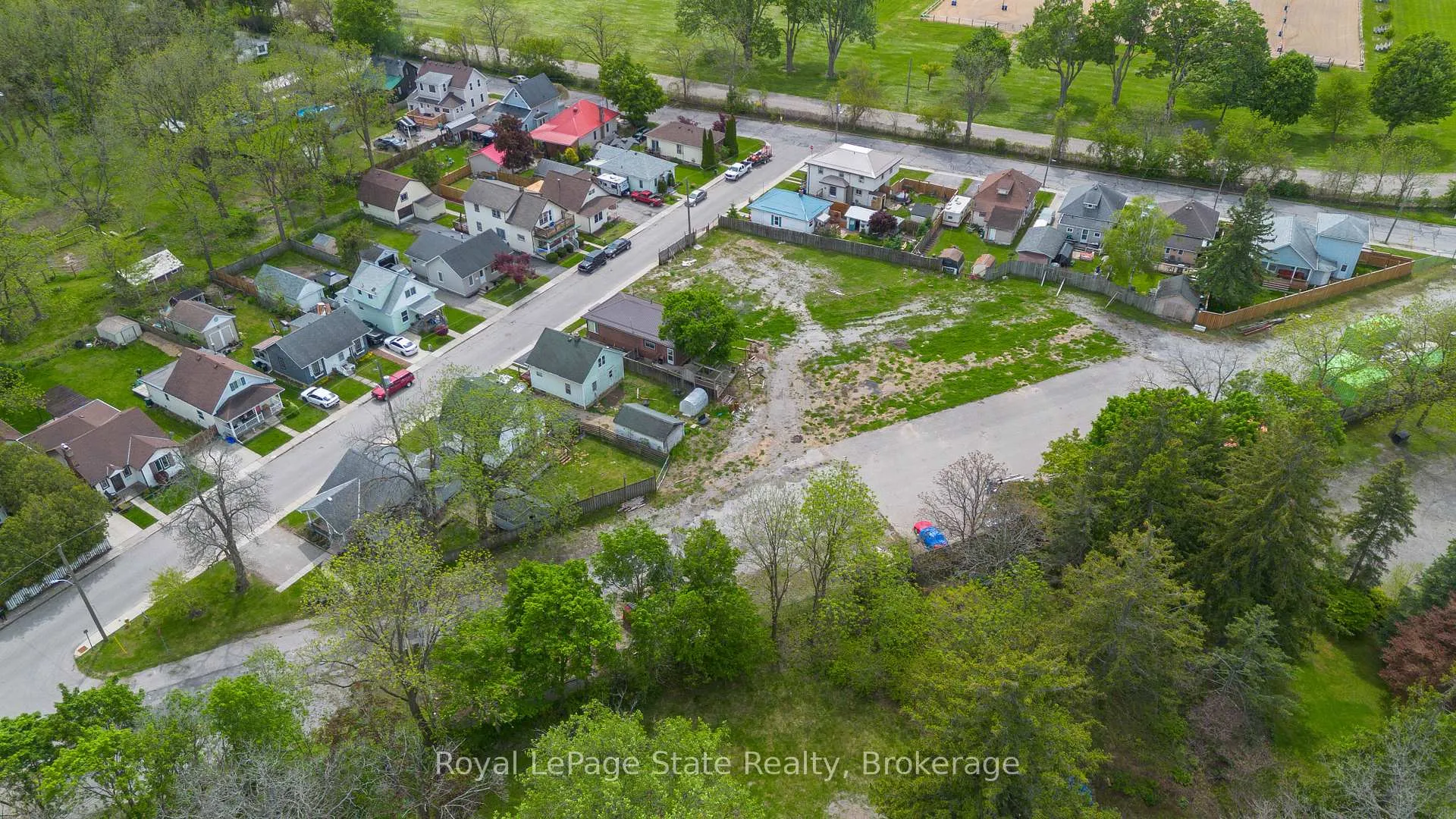 Photo 17 of 9 James Street, Norfolk, Simcoe — HOMEH