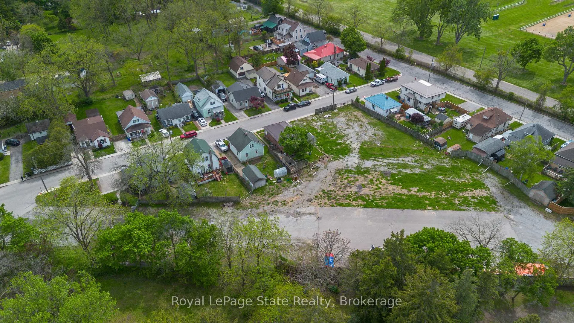 Photo 18 of 9 James Street, Norfolk, Simcoe — HOMEH