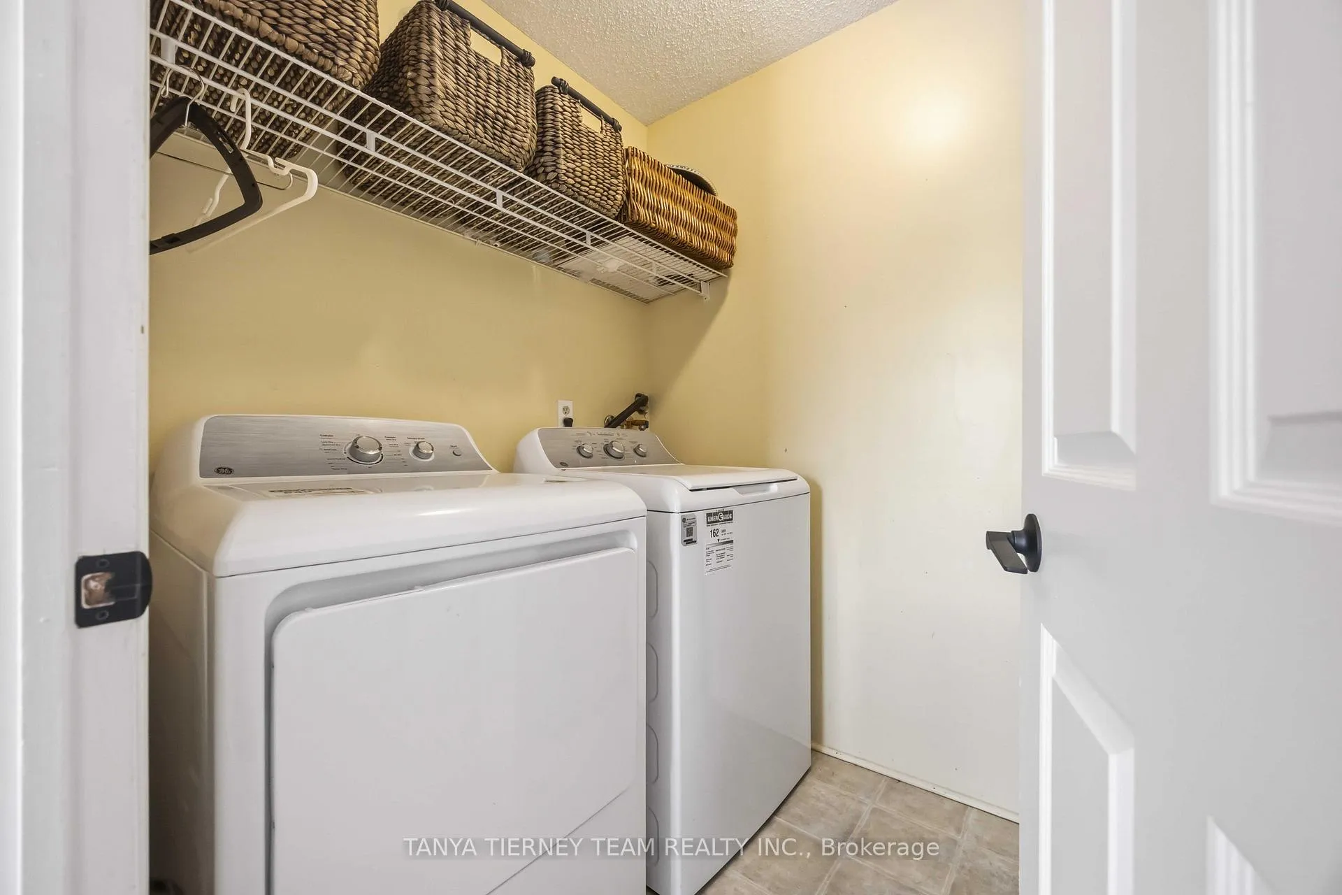 Photo 23 of 24 Fernway Crescent, Whitby, Pringle Creek — HOMEH
