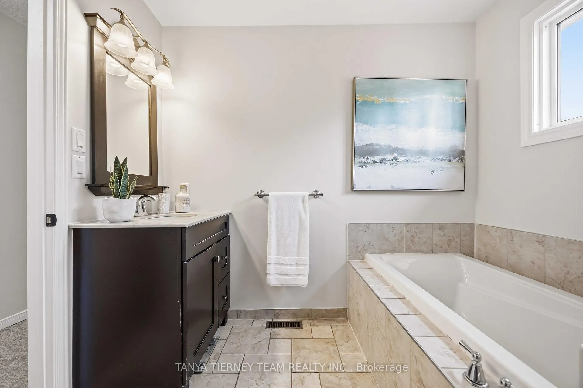 Photo 29 of 24 Fernway Crescent, Whitby, Pringle Creek — HOMEH