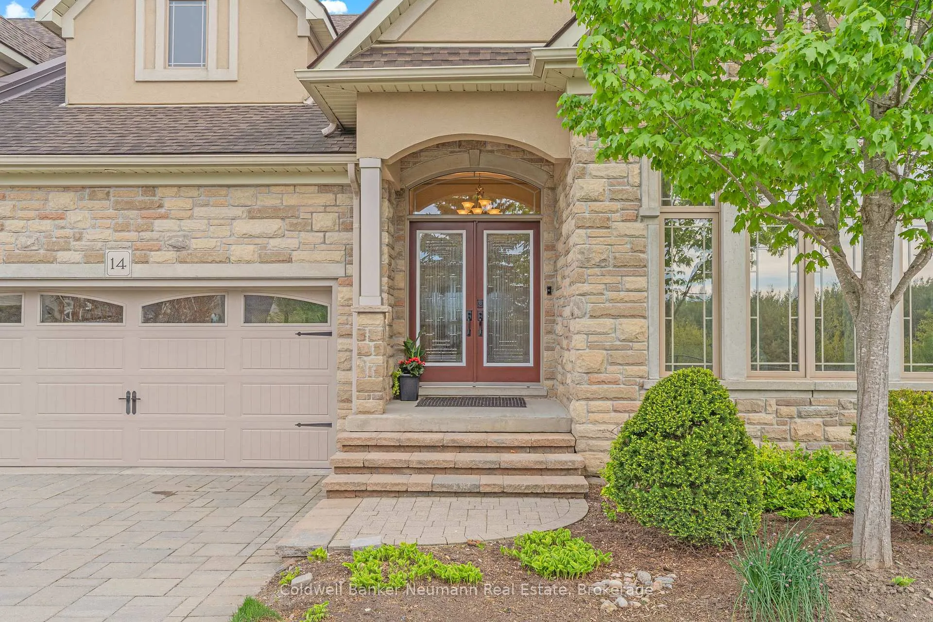 Photo 3 of Unit 14, 19 Simmonds Drive, Guelph, Victoria North — HOMEH