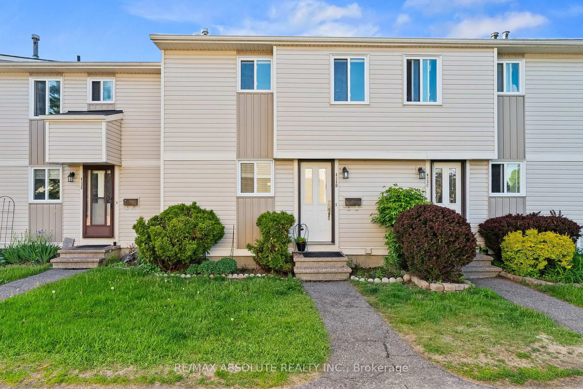 Front of Unit #D, 413 Woodfield Drive