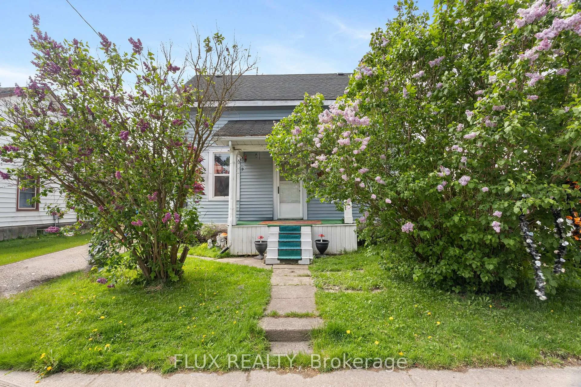 Photo 3 of 21 Brant Street, Stratford — HOMEH