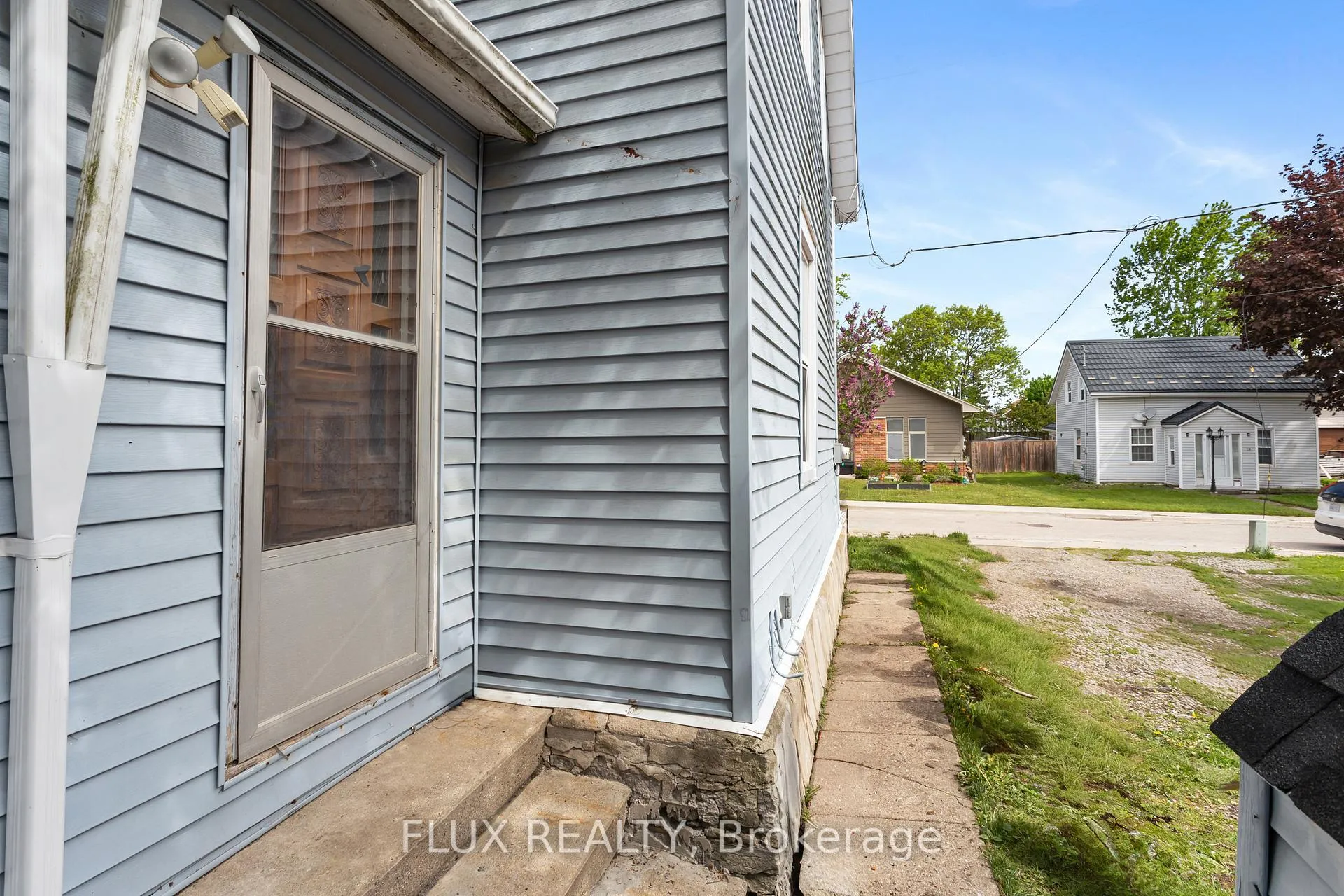 Photo 5 of 21 Brant Street, Stratford — HOMEH