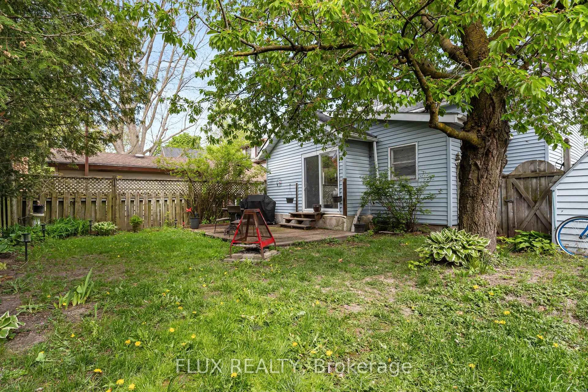 Photo 8 of 21 Brant Street, Stratford — HOMEH