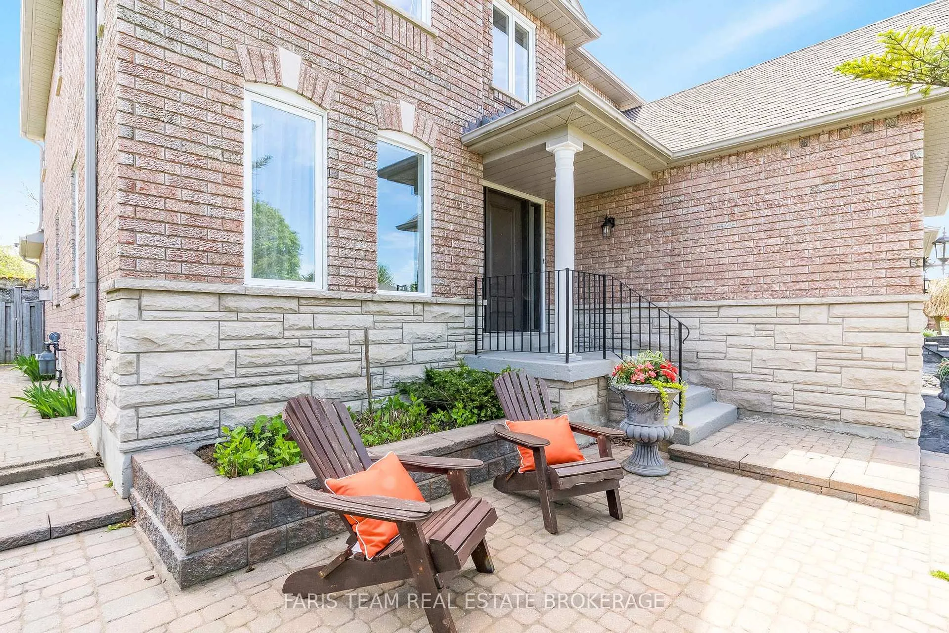 Photo 3 of 23 Bluewater Trail, Barrie, Bayshore — HOMEH