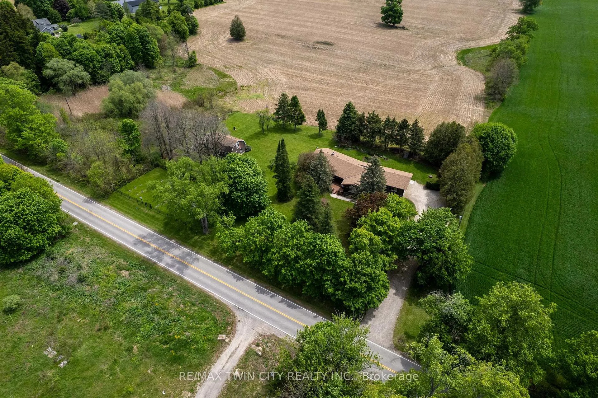 Photo 1 of 424 German School Road, Brant, South Dumfries — HOMEH