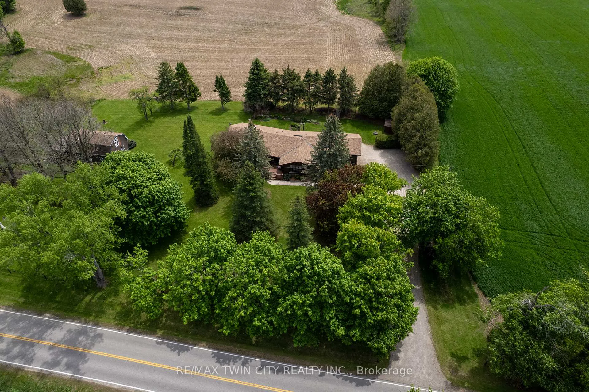 Photo 2 of 424 German School Road, Brant, South Dumfries — HOMEH