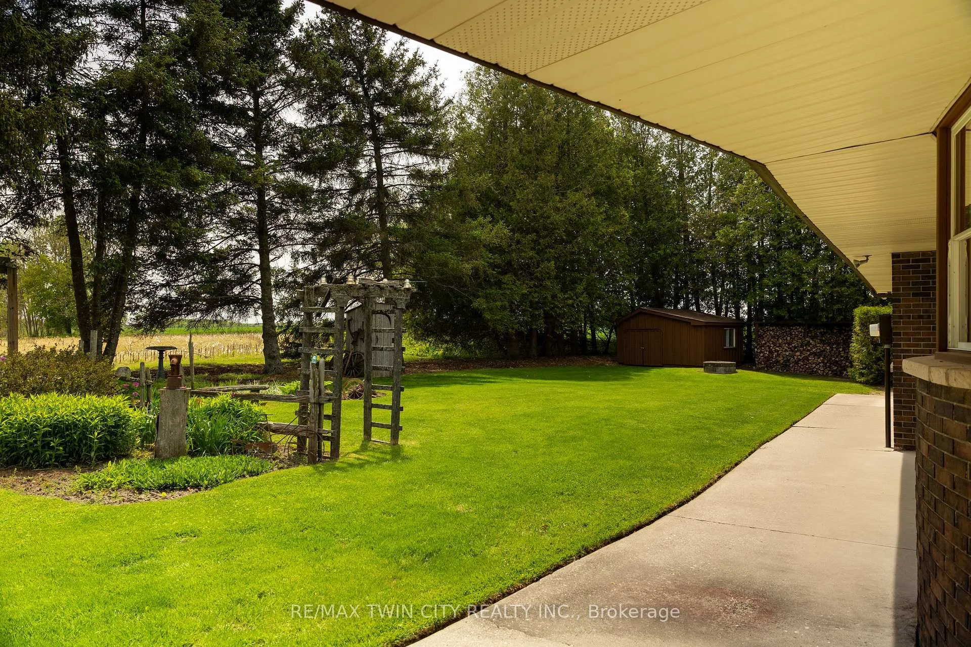 Photo 9 of 424 German School Road, Brant, South Dumfries — HOMEH