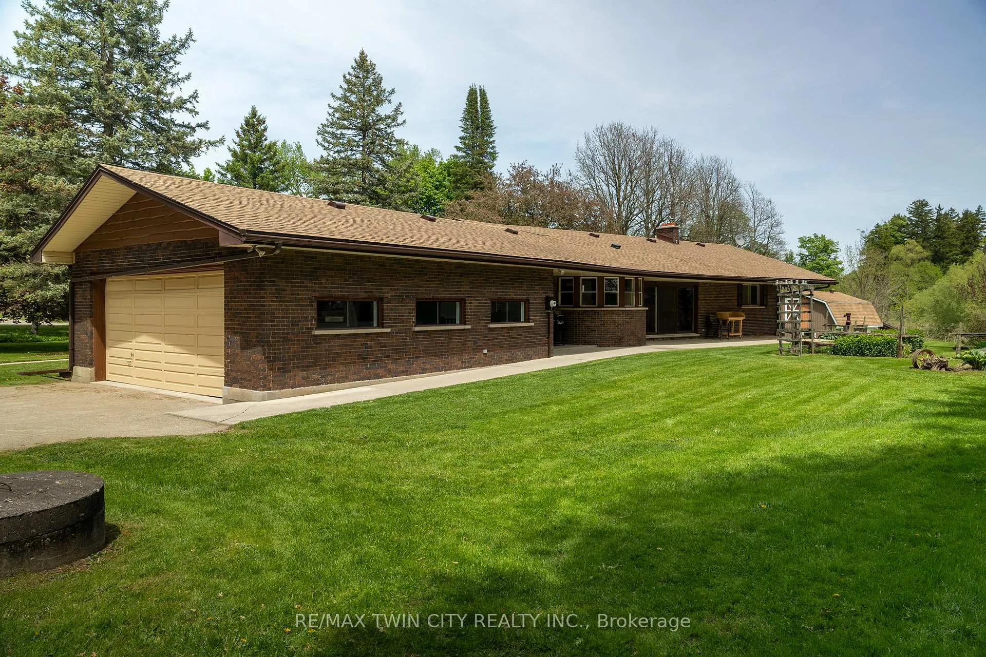 Photo 10 of 424 German School Road, Brant, South Dumfries — HOMEH