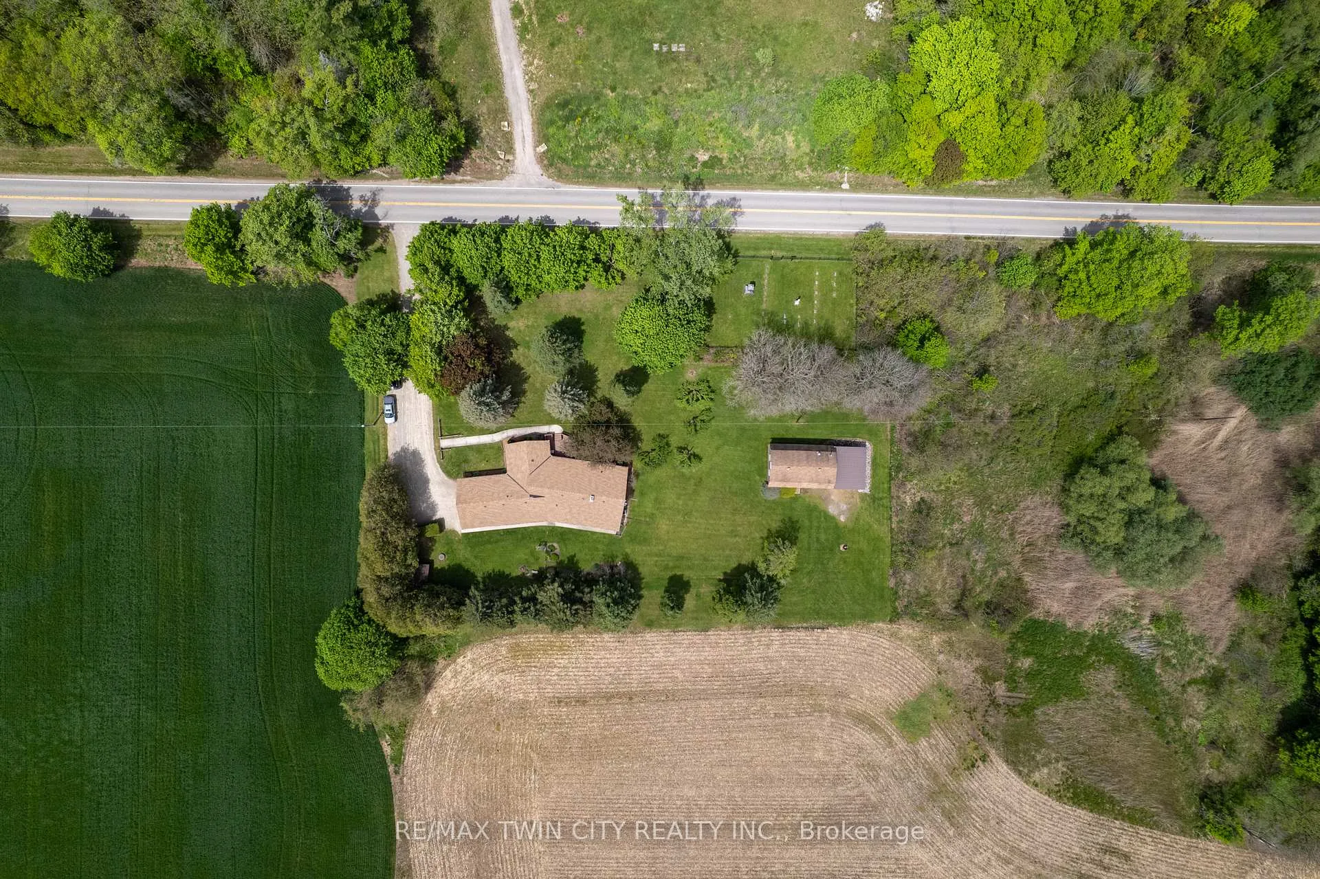 Photo 11 of 424 German School Road, Brant, South Dumfries — HOMEH