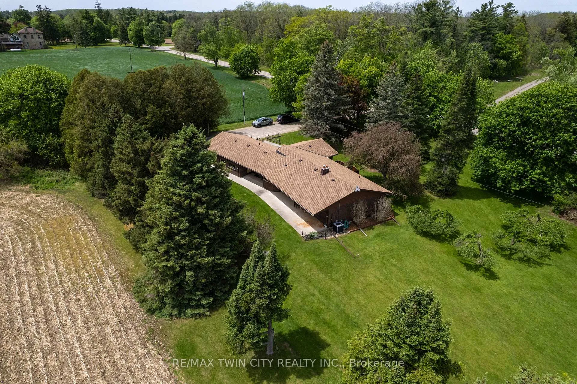 Photo 12 of 424 German School Road, Brant, South Dumfries — HOMEH