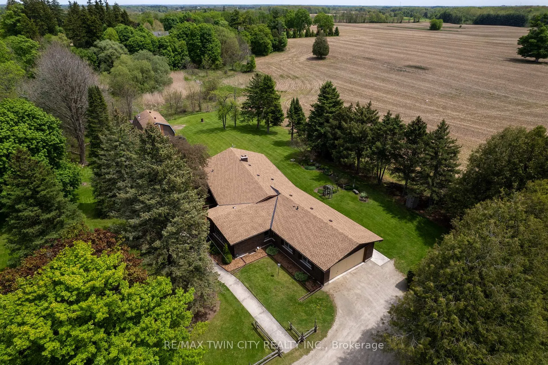 Photo 32 of 424 German School Road, Brant, South Dumfries — HOMEH