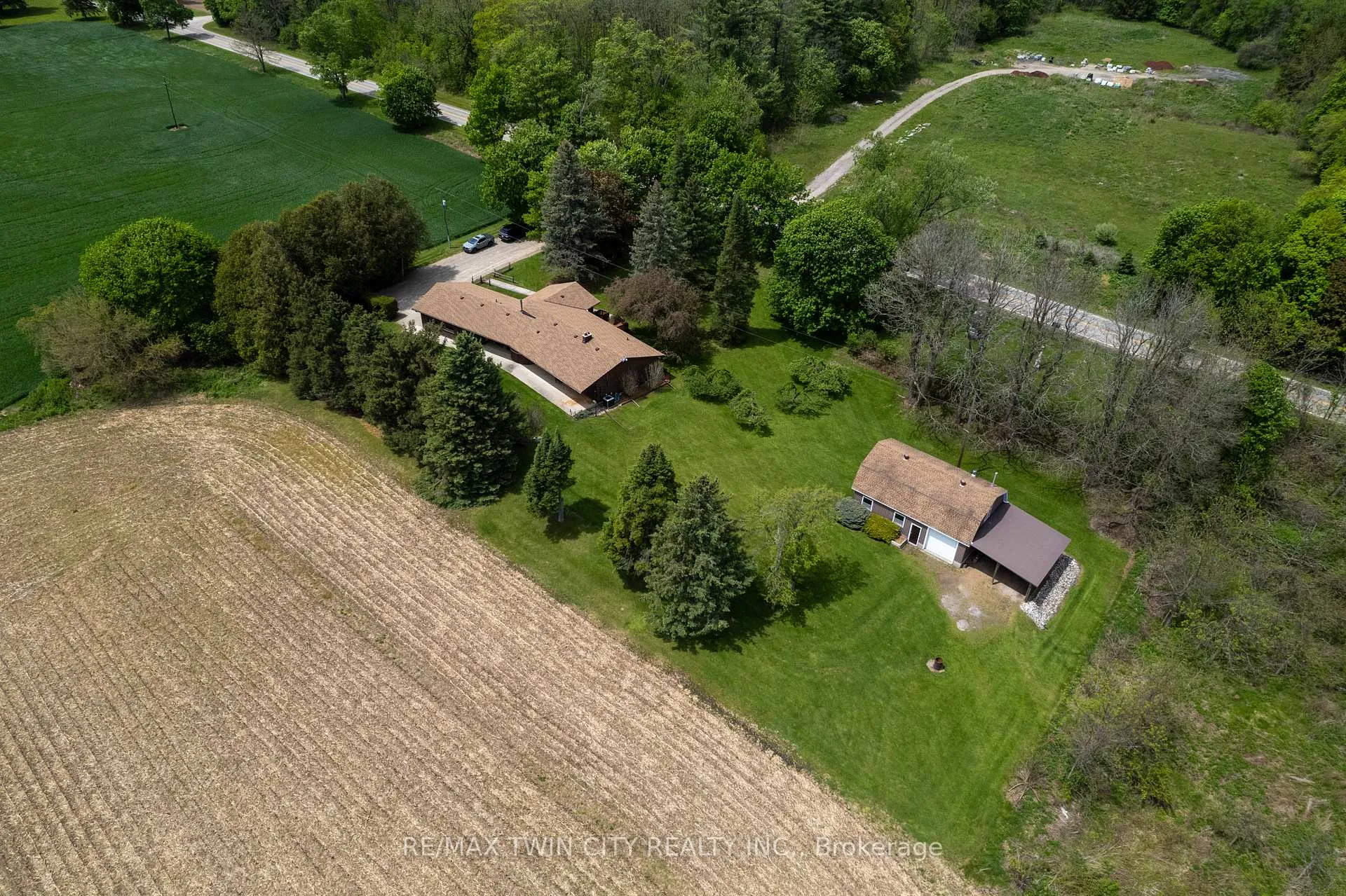 Photo 33 of 424 German School Road, Brant, South Dumfries — HOMEH