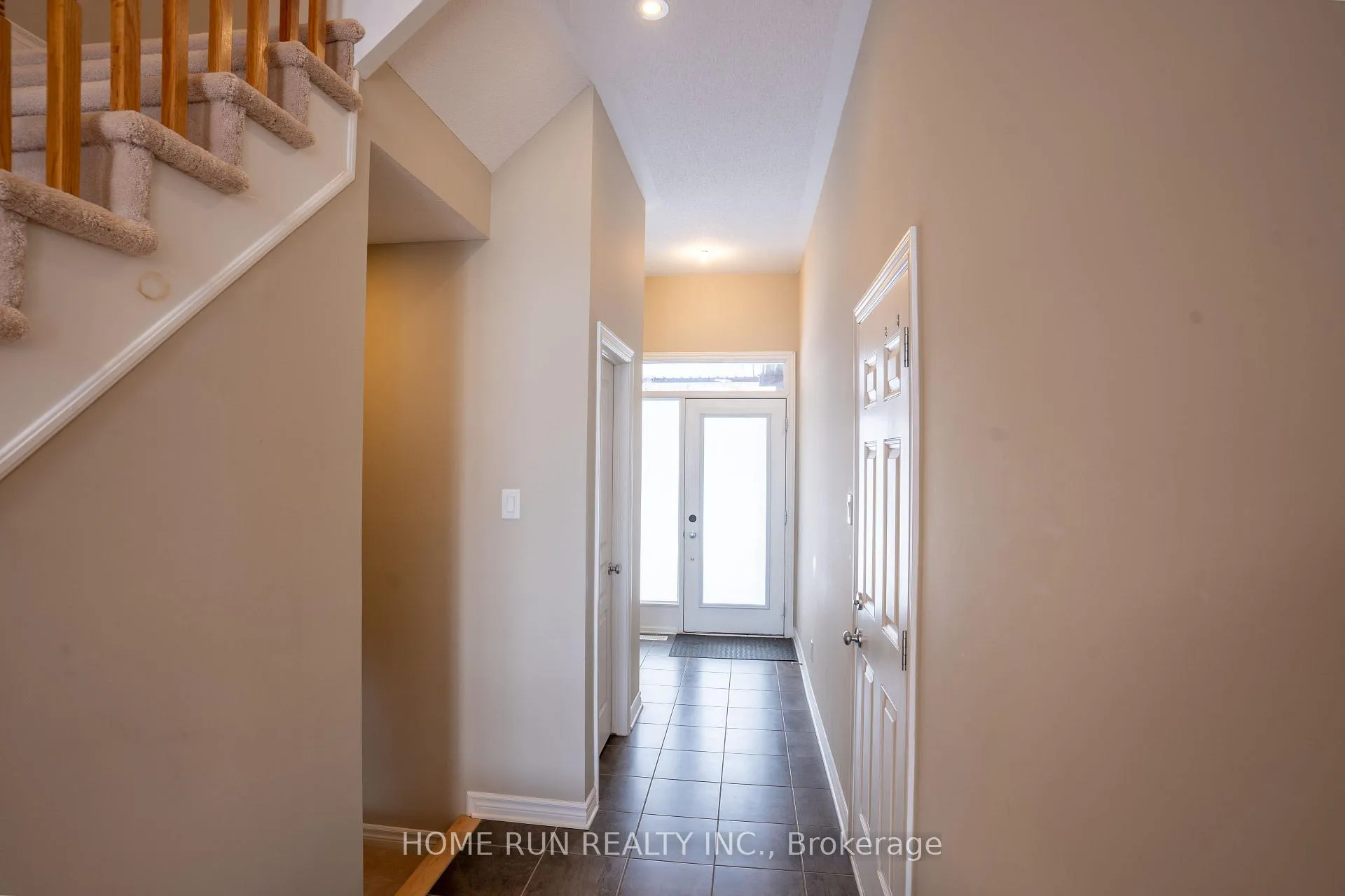 Photo 3 of 914 Fletcher Circle, Ottawa, Kanata - Kanata Lakes/Heritage Hills — HOMEH