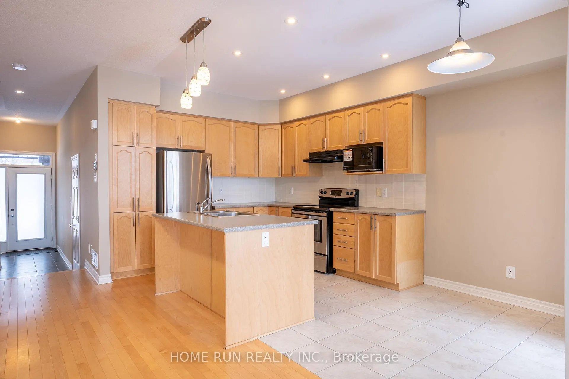 Photo 6 of 914 Fletcher Circle, Ottawa, Kanata - Kanata Lakes/Heritage Hills — HOMEH