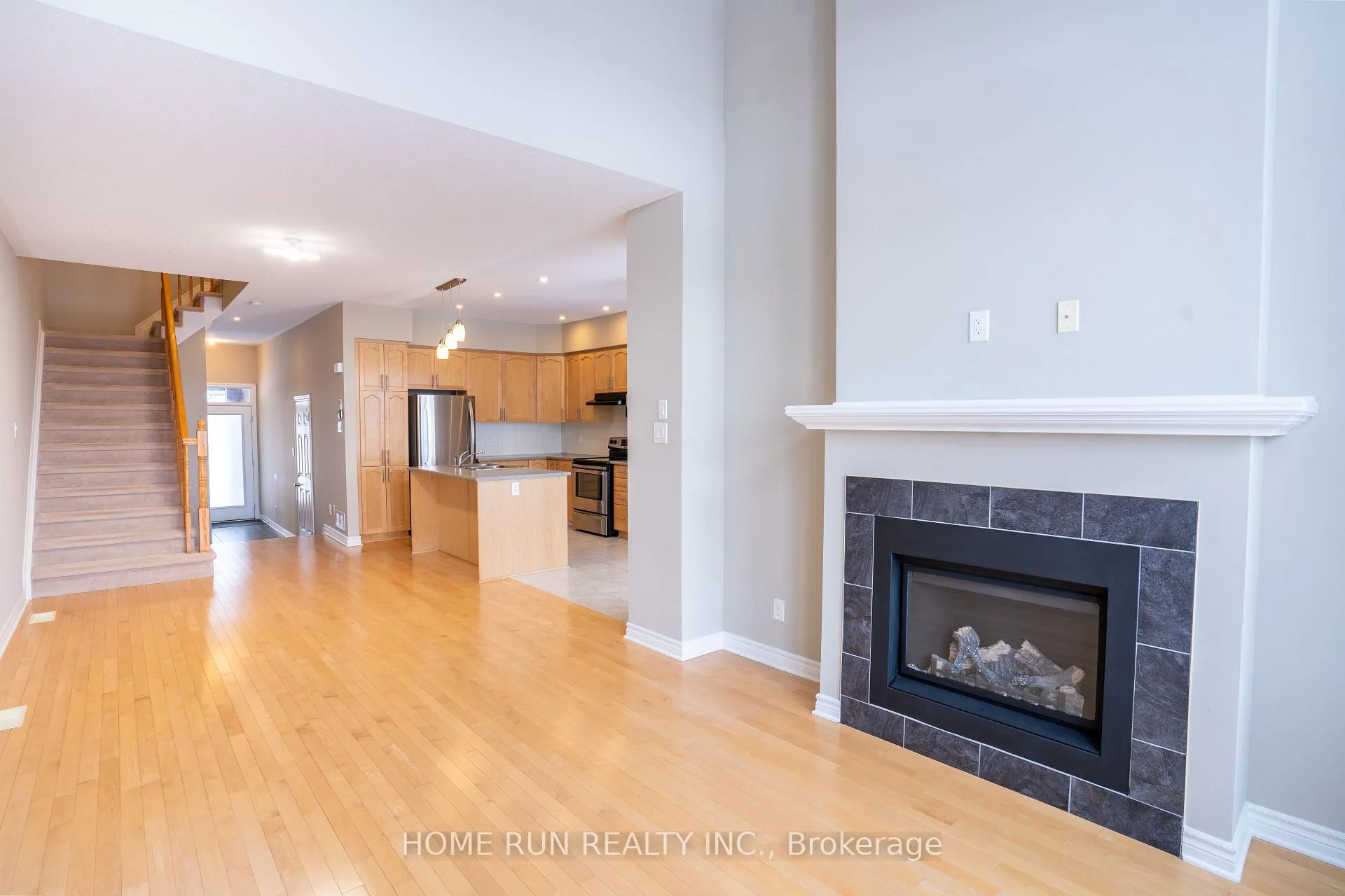 Photo 8 of 914 Fletcher Circle, Ottawa, Kanata - Kanata Lakes/Heritage Hills — HOMEH
